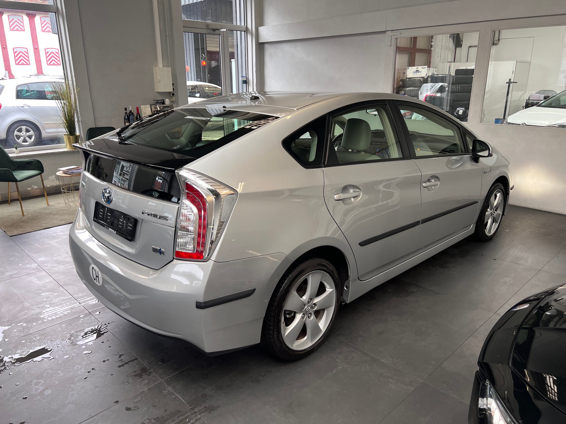 TOYOTA Prius 1.8 16V HSD Sol-image-3