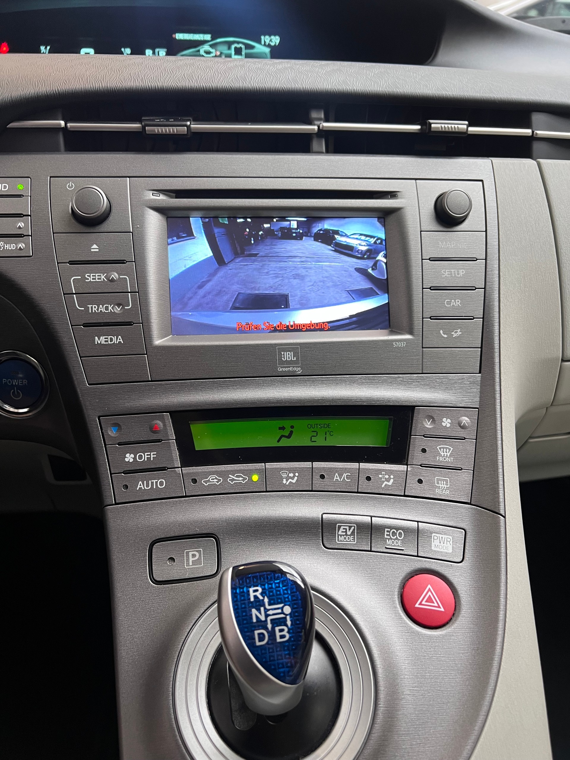 TOYOTA Prius 1.8 16V HSD Sol-image-6