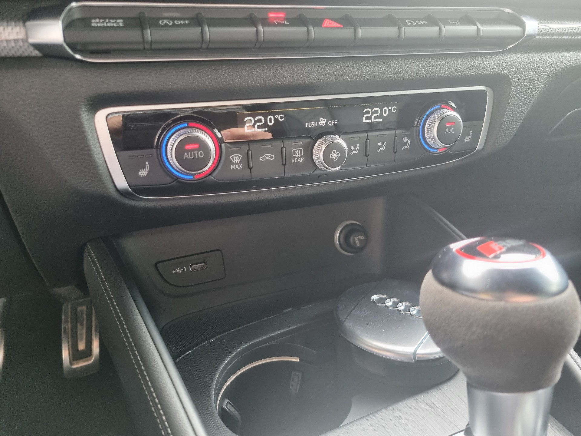 AUDI RS3 Sportback 2.5 TSI quattro S-tronic-image-13