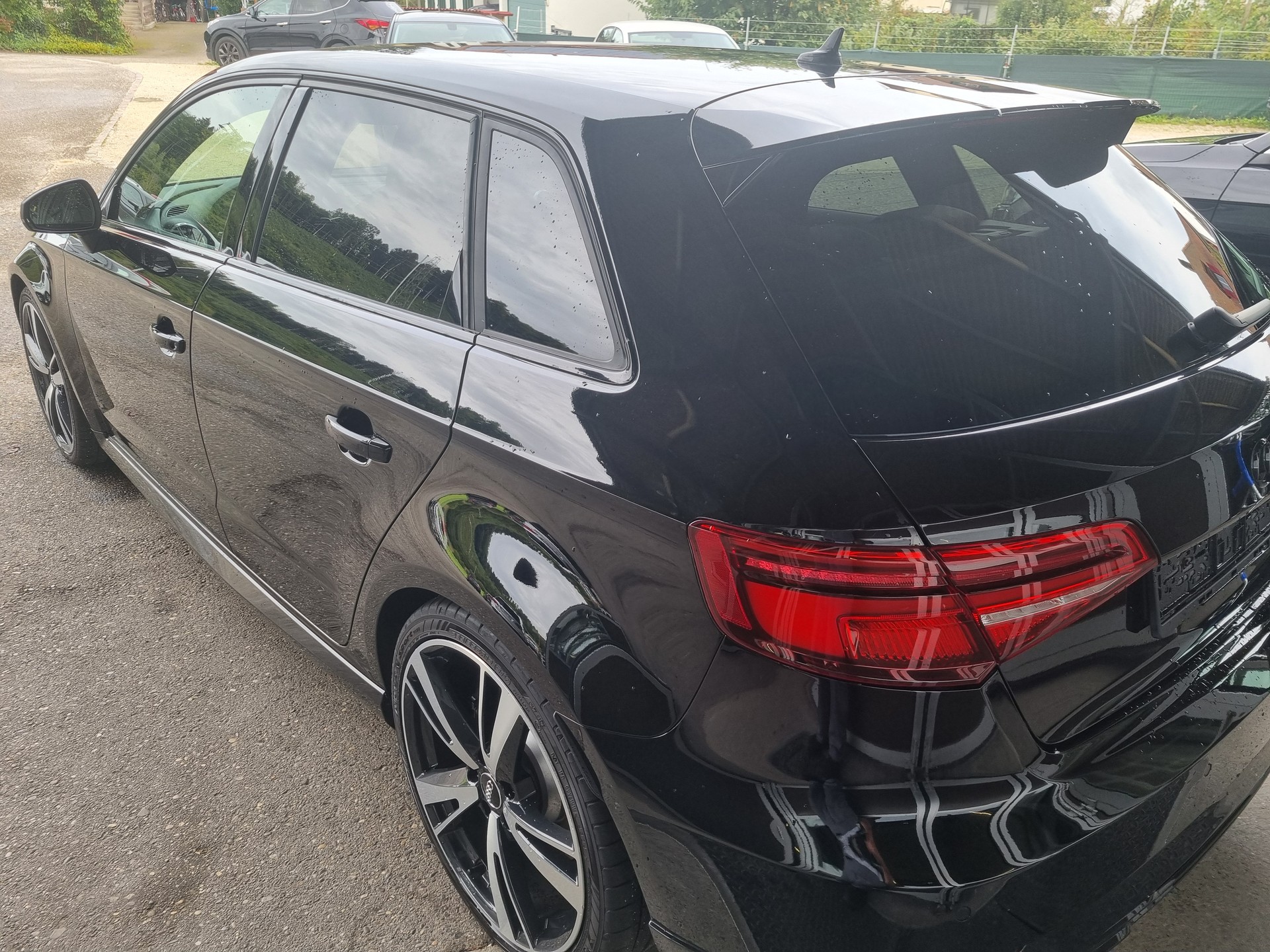 AUDI RS3 Sportback 2.5 TSI quattro S-tronic-image-4