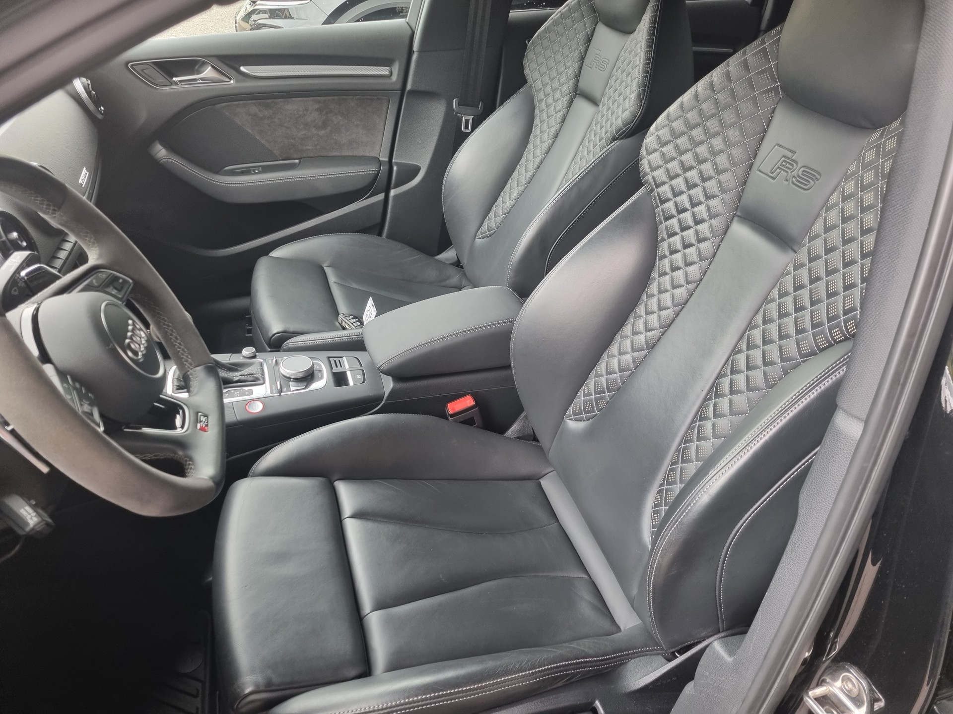 AUDI RS3 Sportback 2.5 TSI quattro S-tronic-image-6