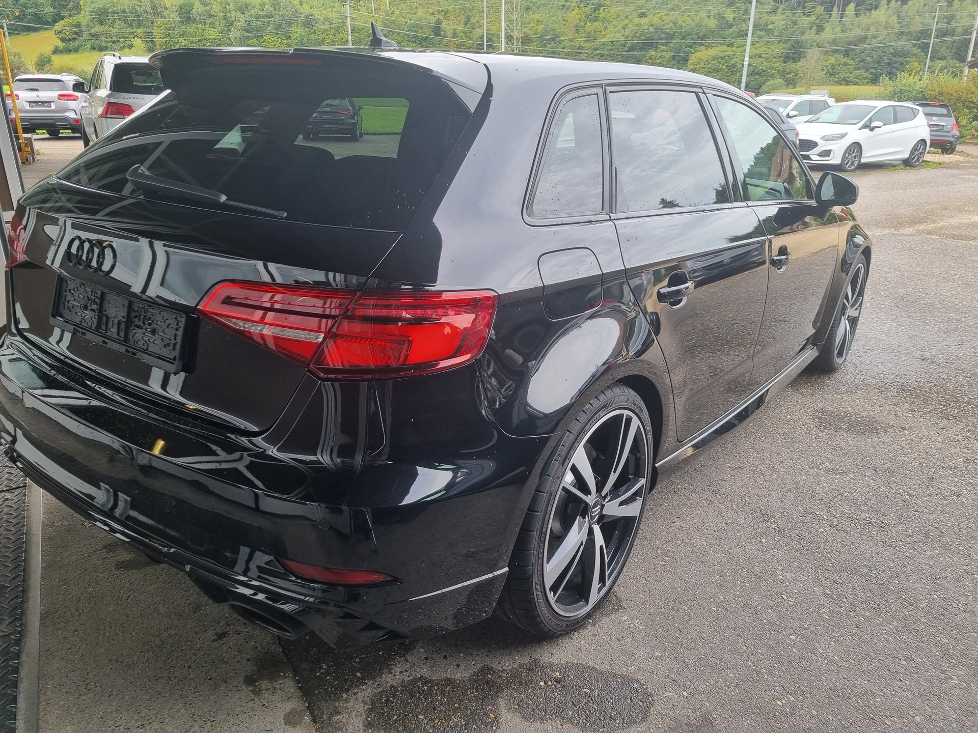 AUDI RS3 Sportback 2.5 TSI quattro S-tronic-image-2