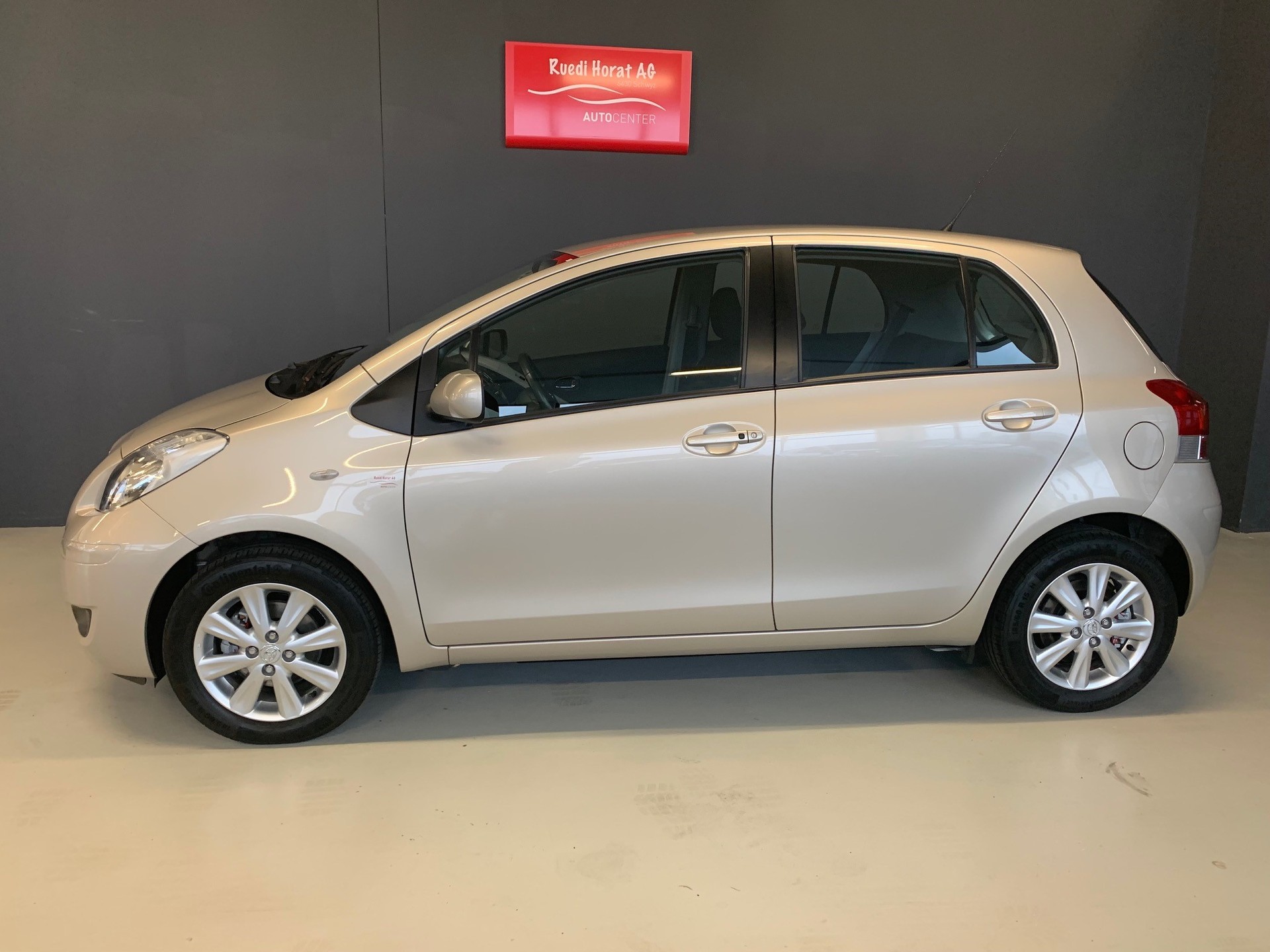 TOYOTA Yaris 1.33 VVT-i Linea Sol-image-1