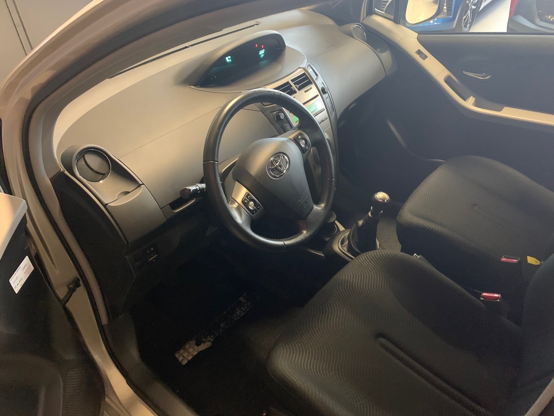 TOYOTA Yaris 1.33 VVT-i Linea Sol-image-7