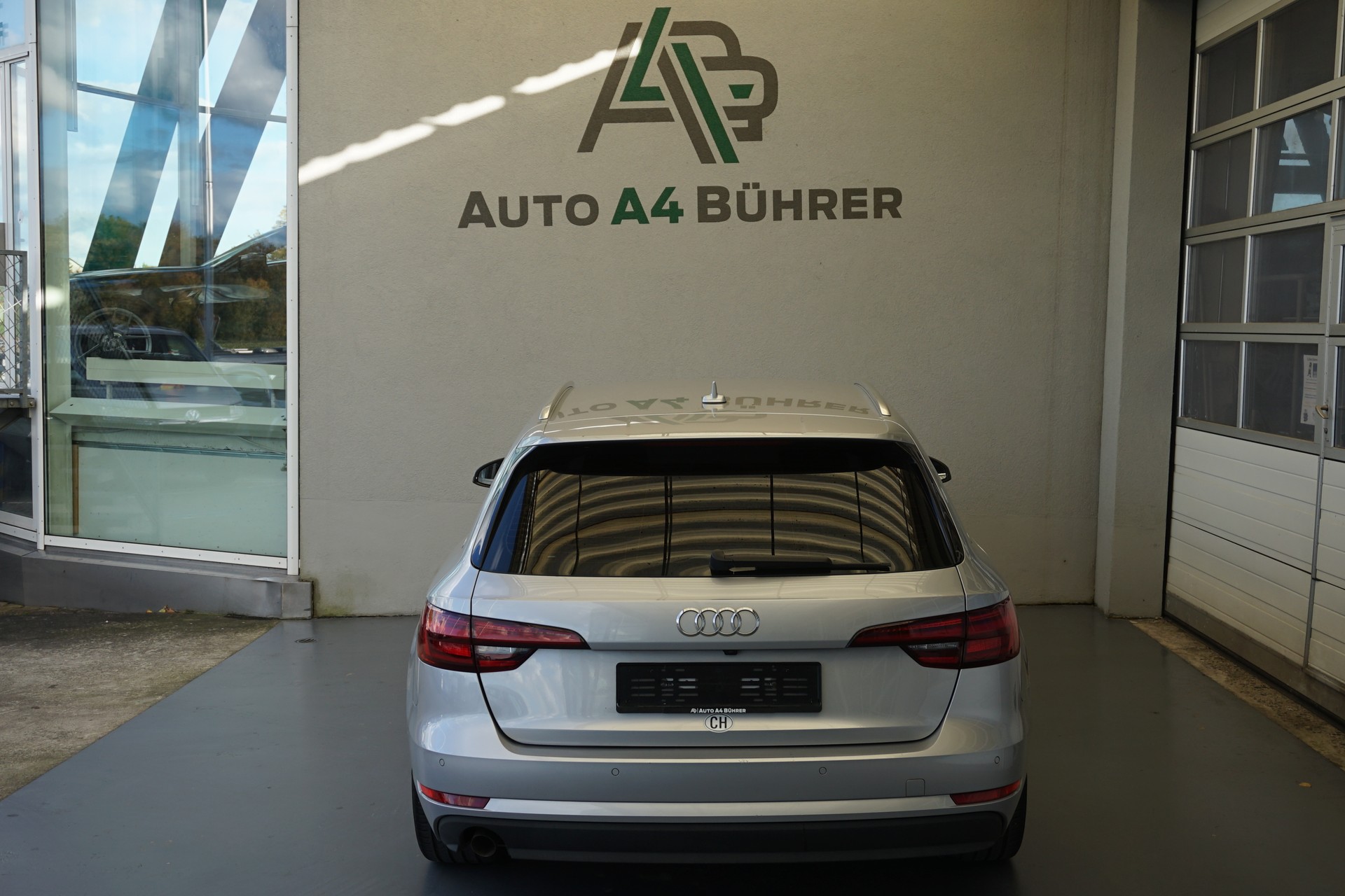 AUDI A4 Avant 2.0 TDI S-Tronic 150 PS-image-9