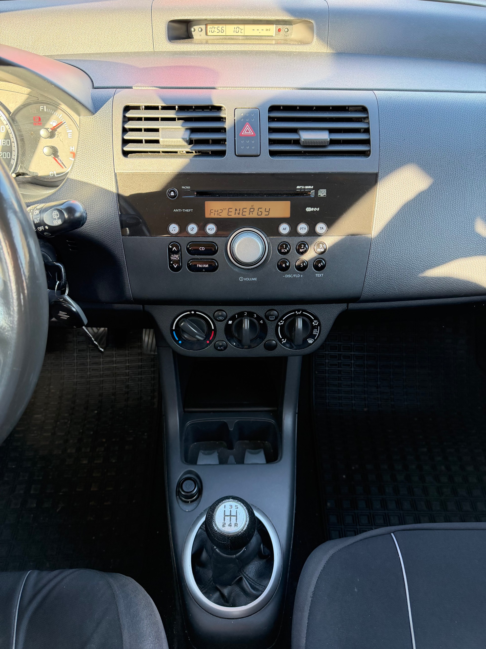 SUZUKI Swift 1.3i 16V GL-image-5