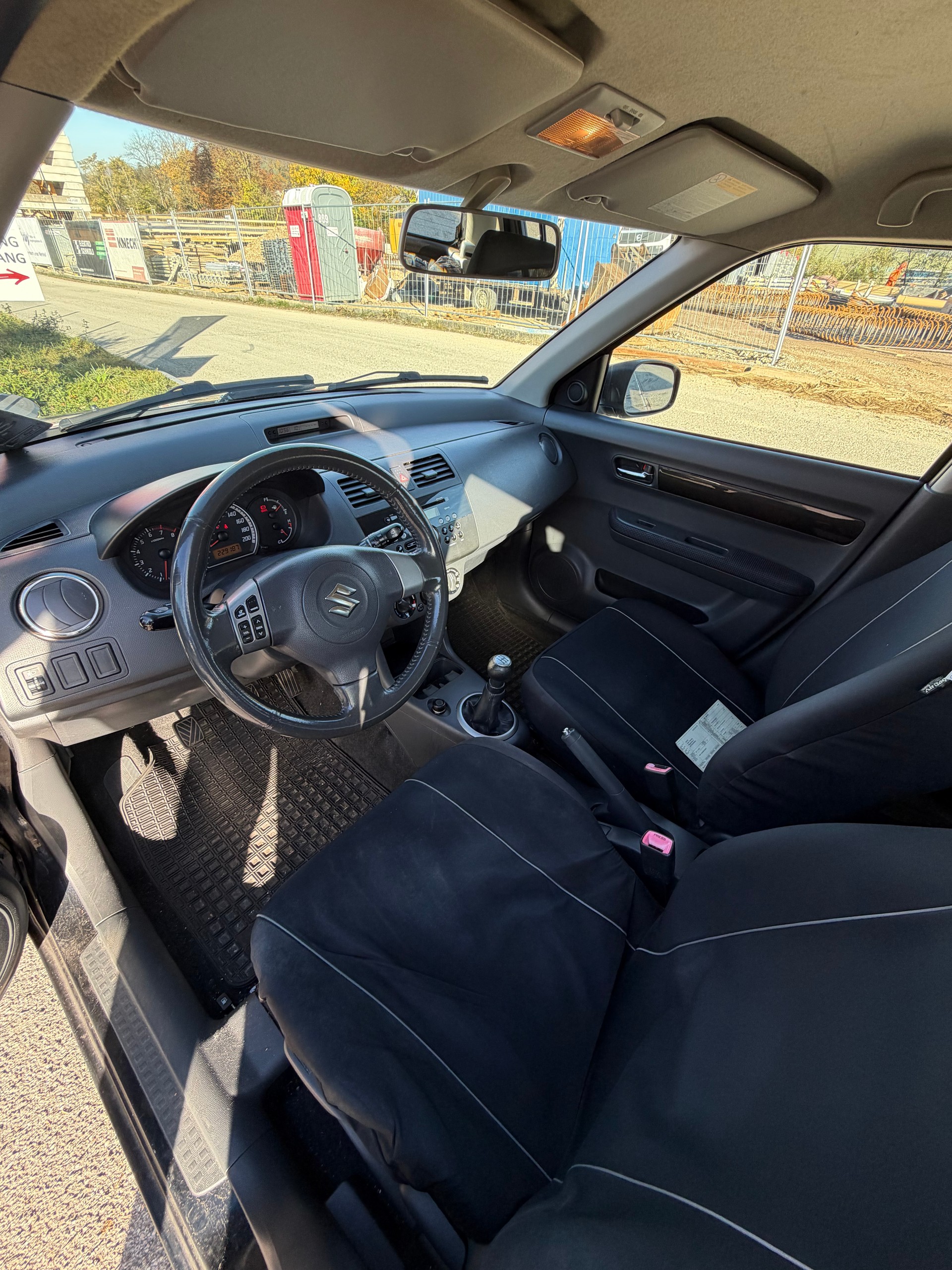 SUZUKI Swift 1.3i 16V GL-image-4