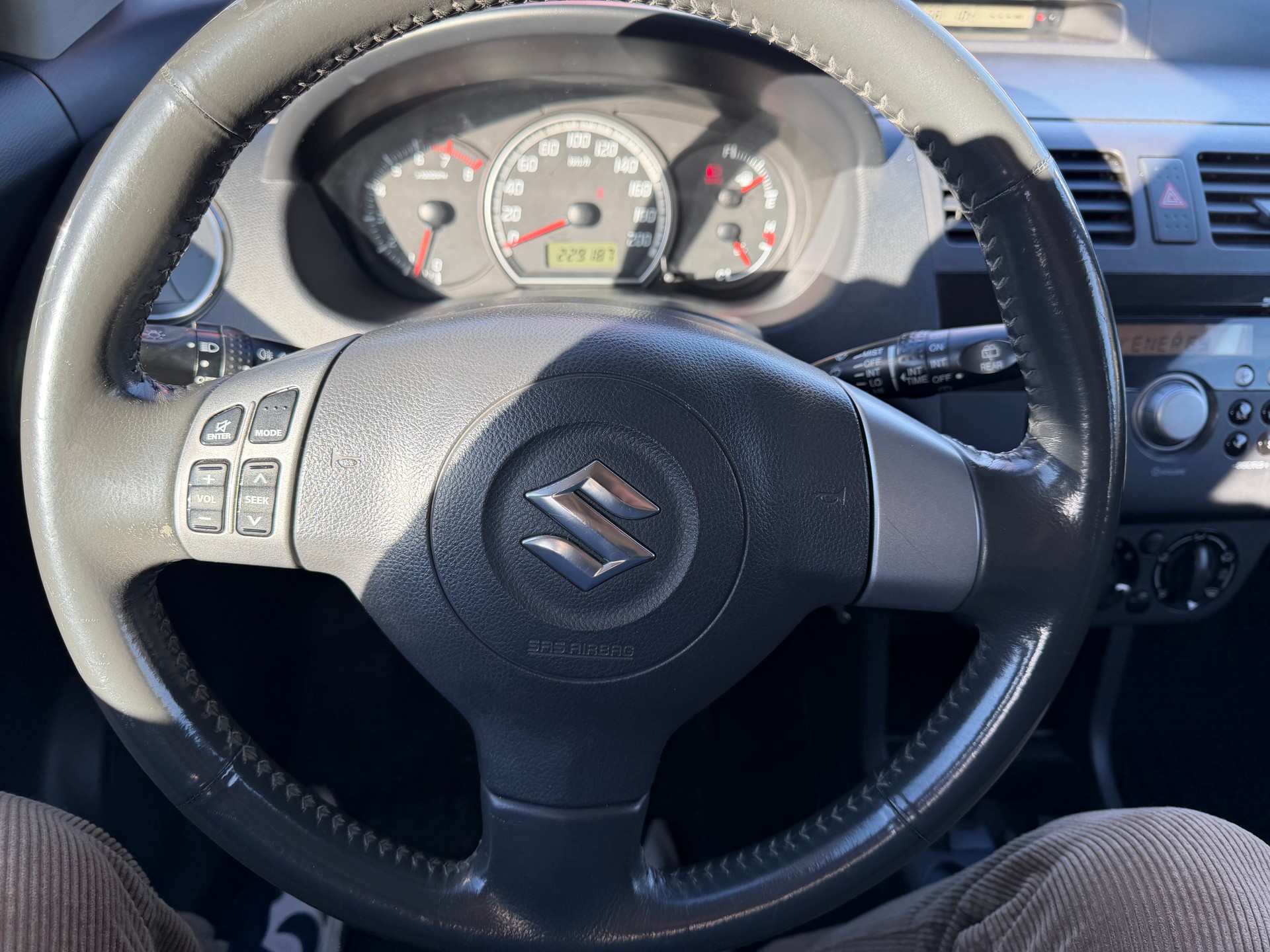 SUZUKI Swift 1.3i 16V GL-image-6
