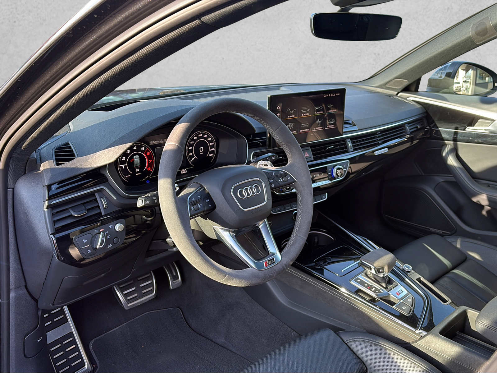 AUDI RS4 Avant quattro tiptronic-image-5