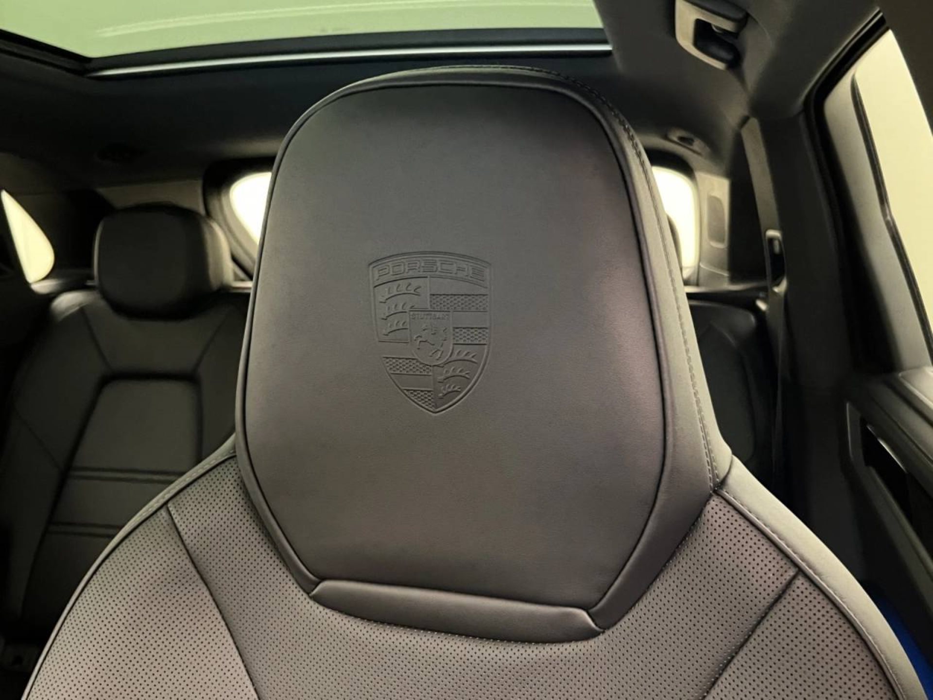 PORSCHE Cayenne E-Hybrid Black Edition-image-15