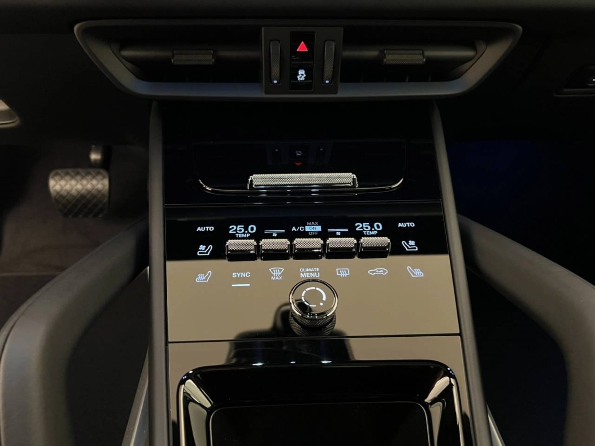 PORSCHE Cayenne E-Hybrid Black Edition-image-14