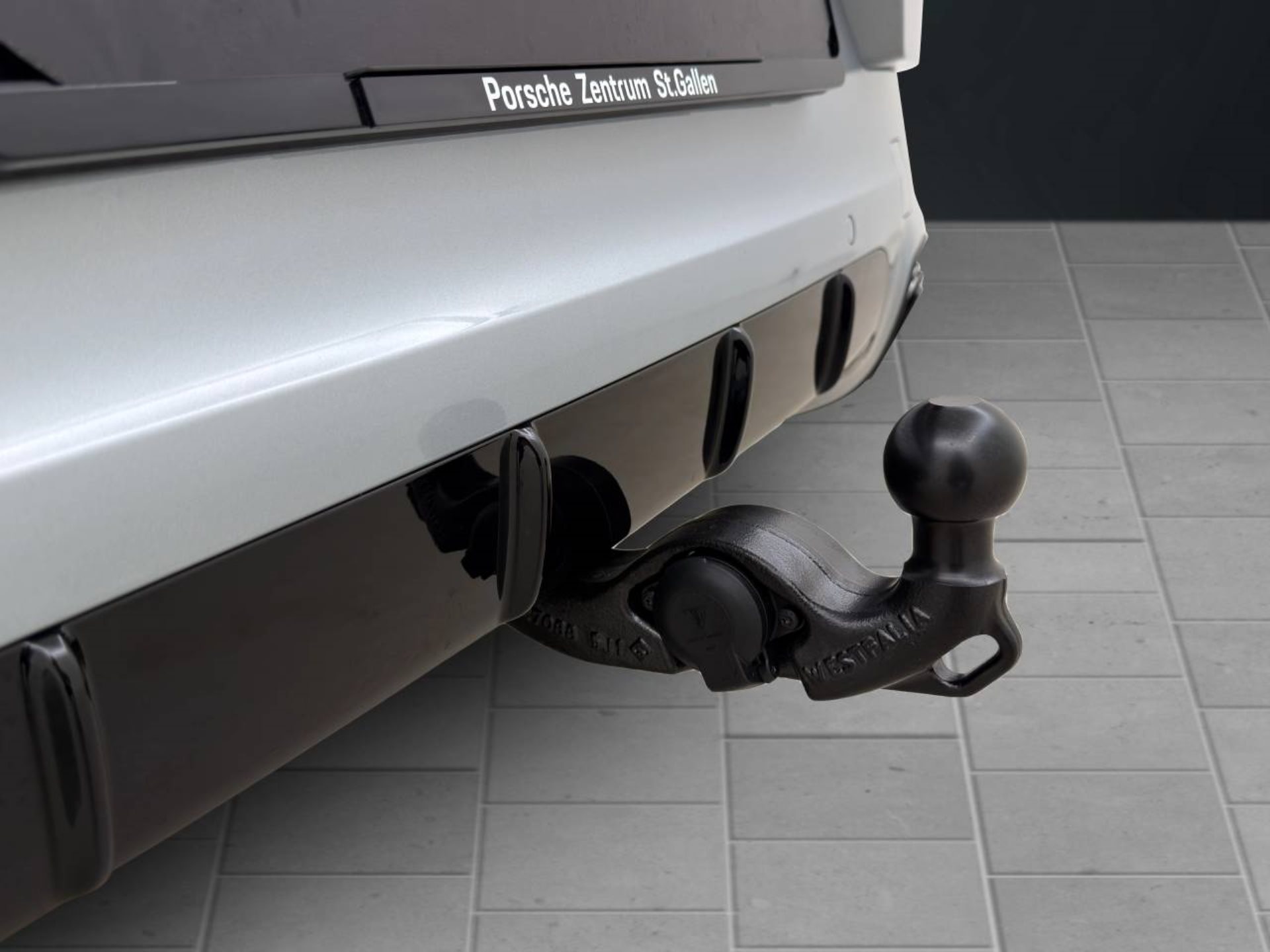 PORSCHE Cayenne E-Hybrid Black Edition-image-10