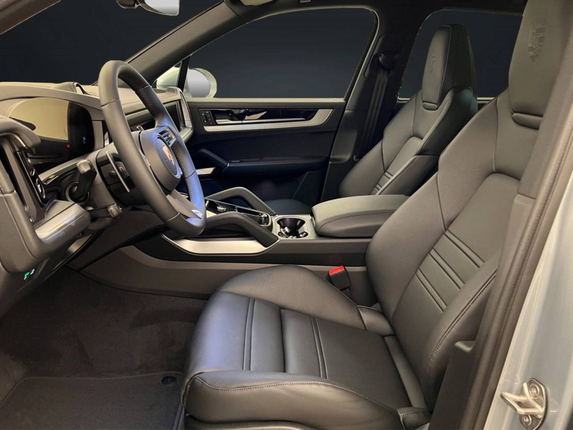 PORSCHE Cayenne E-Hybrid Black Edition-image-4