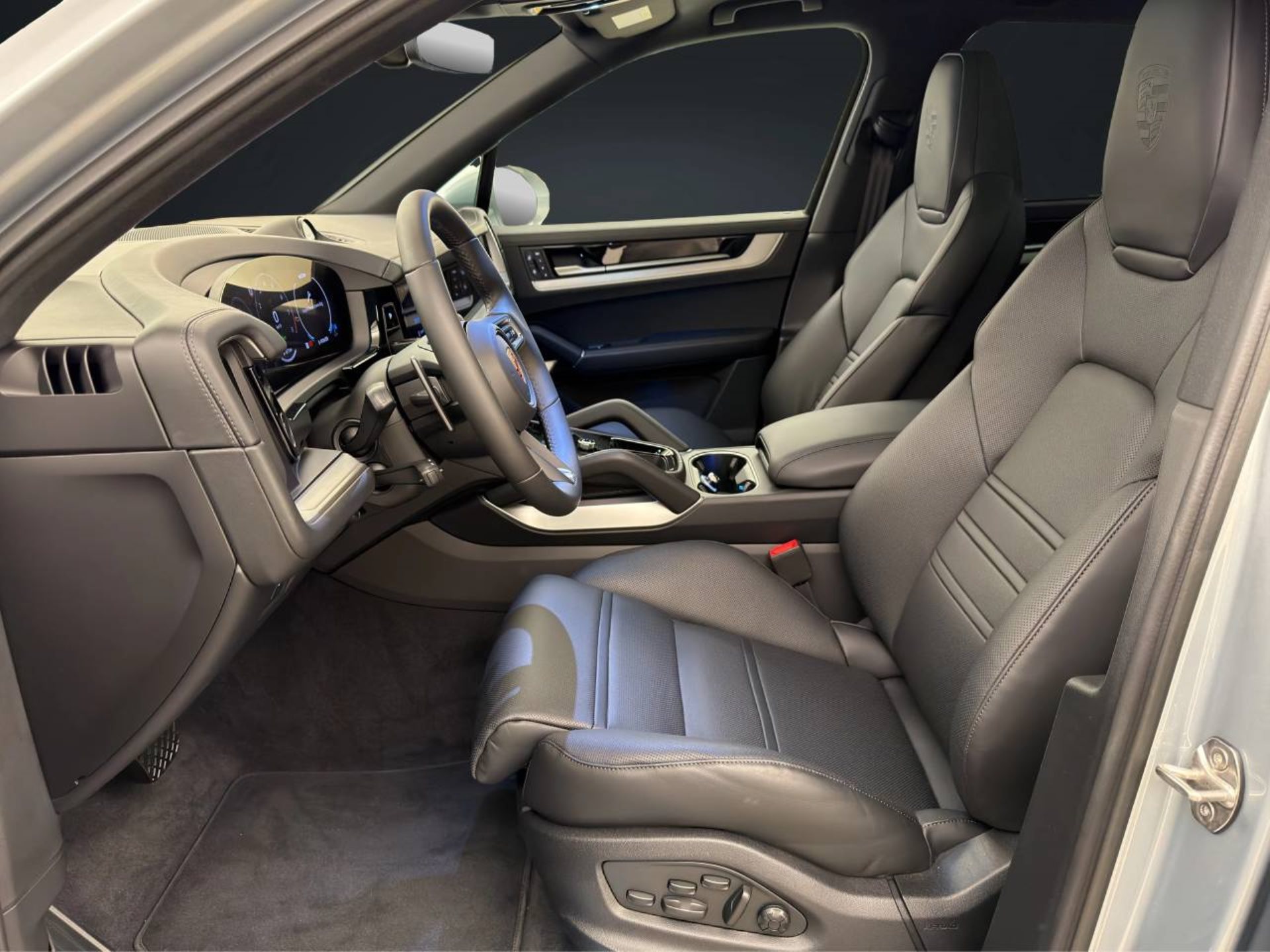 PORSCHE Cayenne E-Hybrid Black Edition-image-4