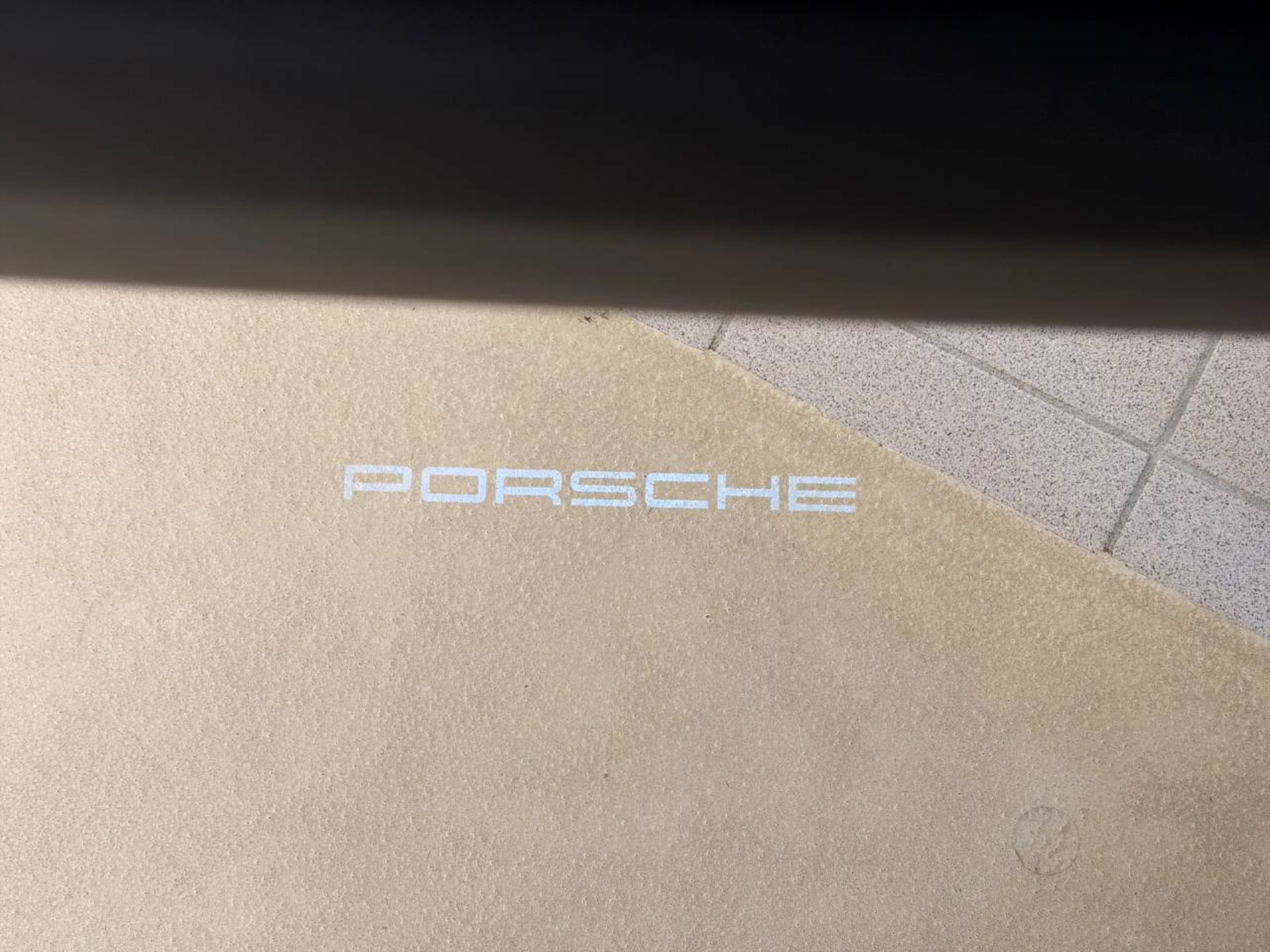 PORSCHE Cayenne E-Hybrid Black Edition-image-25