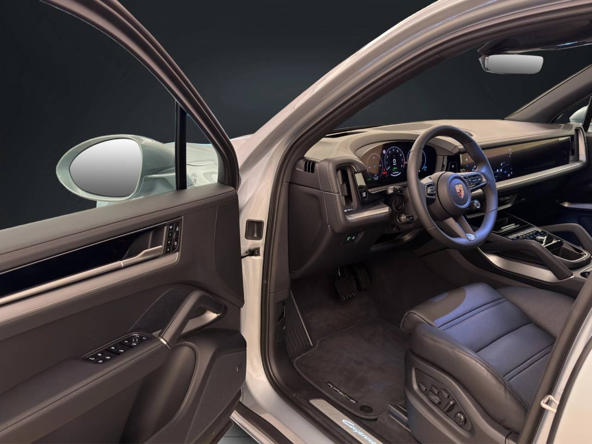 PORSCHE Cayenne E-Hybrid Black Edition-image-3