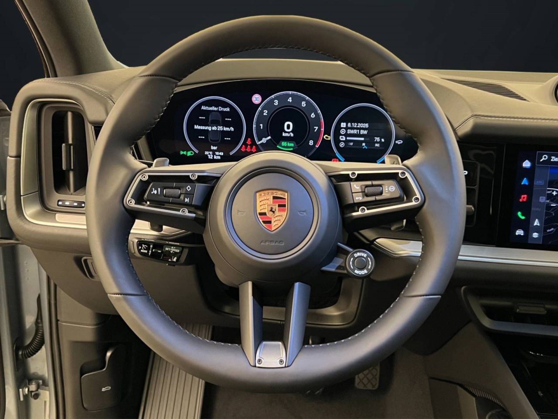 PORSCHE Cayenne E-Hybrid Black Edition-image-3