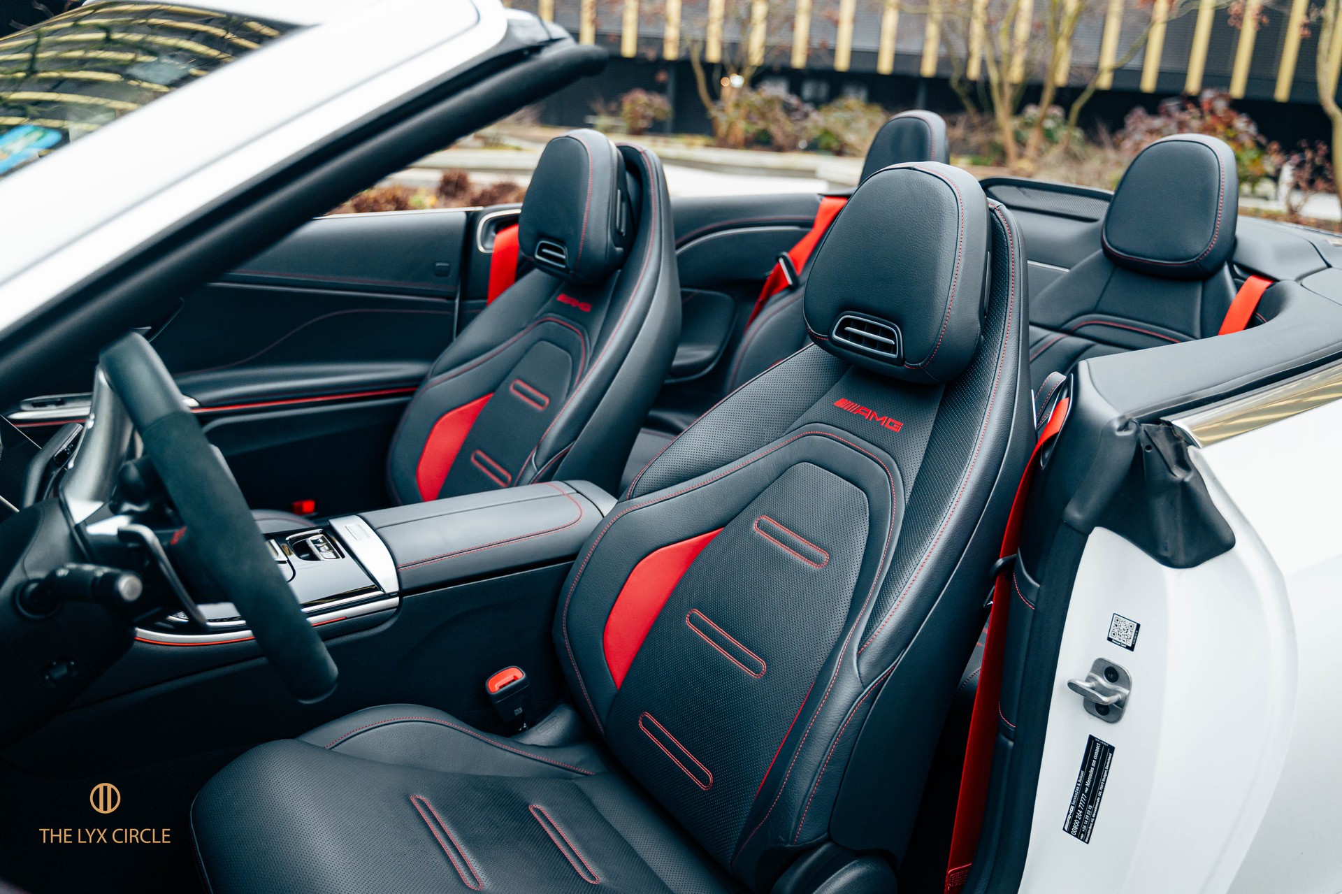 MERCEDES-BENZ CLE AMG 53 Cabrio 4Matic+ 9G-Tronic-image-9