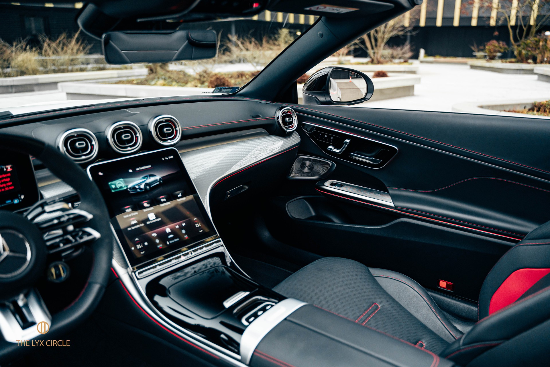 MERCEDES-BENZ CLE AMG 53 Cabrio 4Matic+ 9G-Tronic-image-10