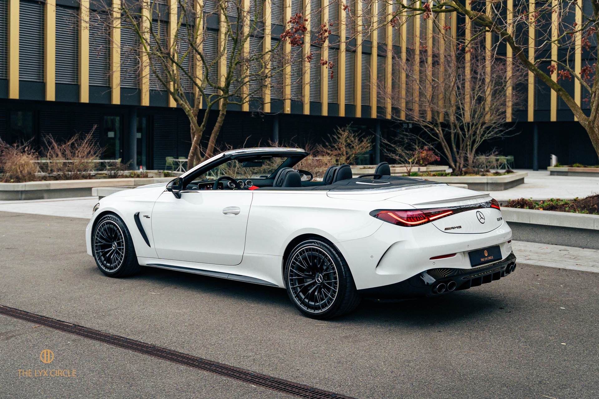 MERCEDES-BENZ CLE AMG 53 Cabrio 4Matic+ 9G-Tronic-image-4