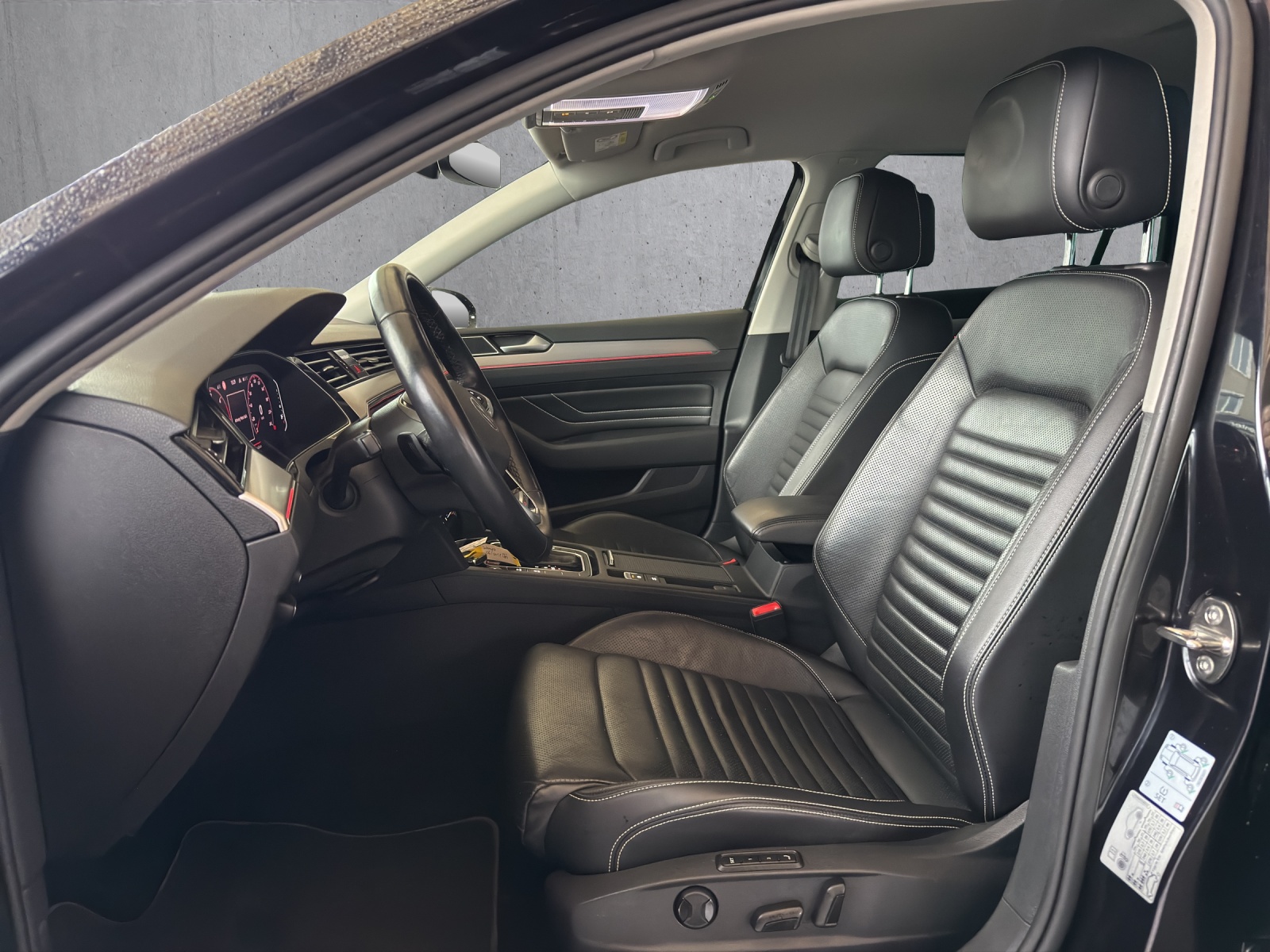 VW Passat 2.0 TDI BMT Business 4Motion DSG-image-8