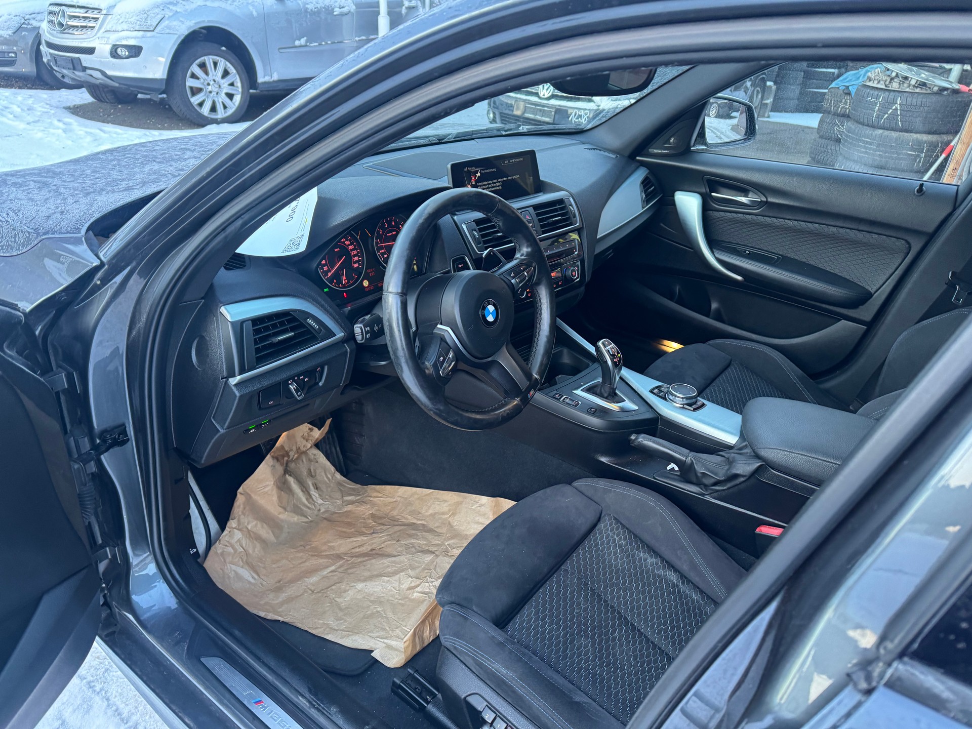 BMW M135i xDrive Steptronic-image-9