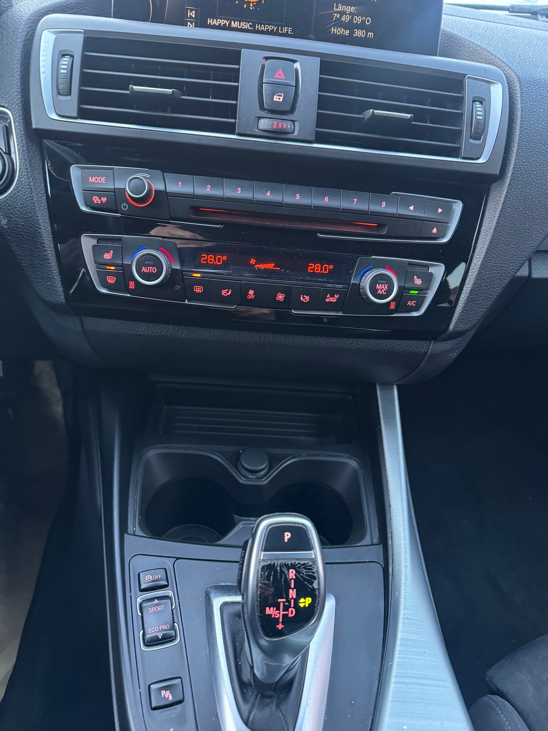 BMW M135i xDrive Steptronic-image-12