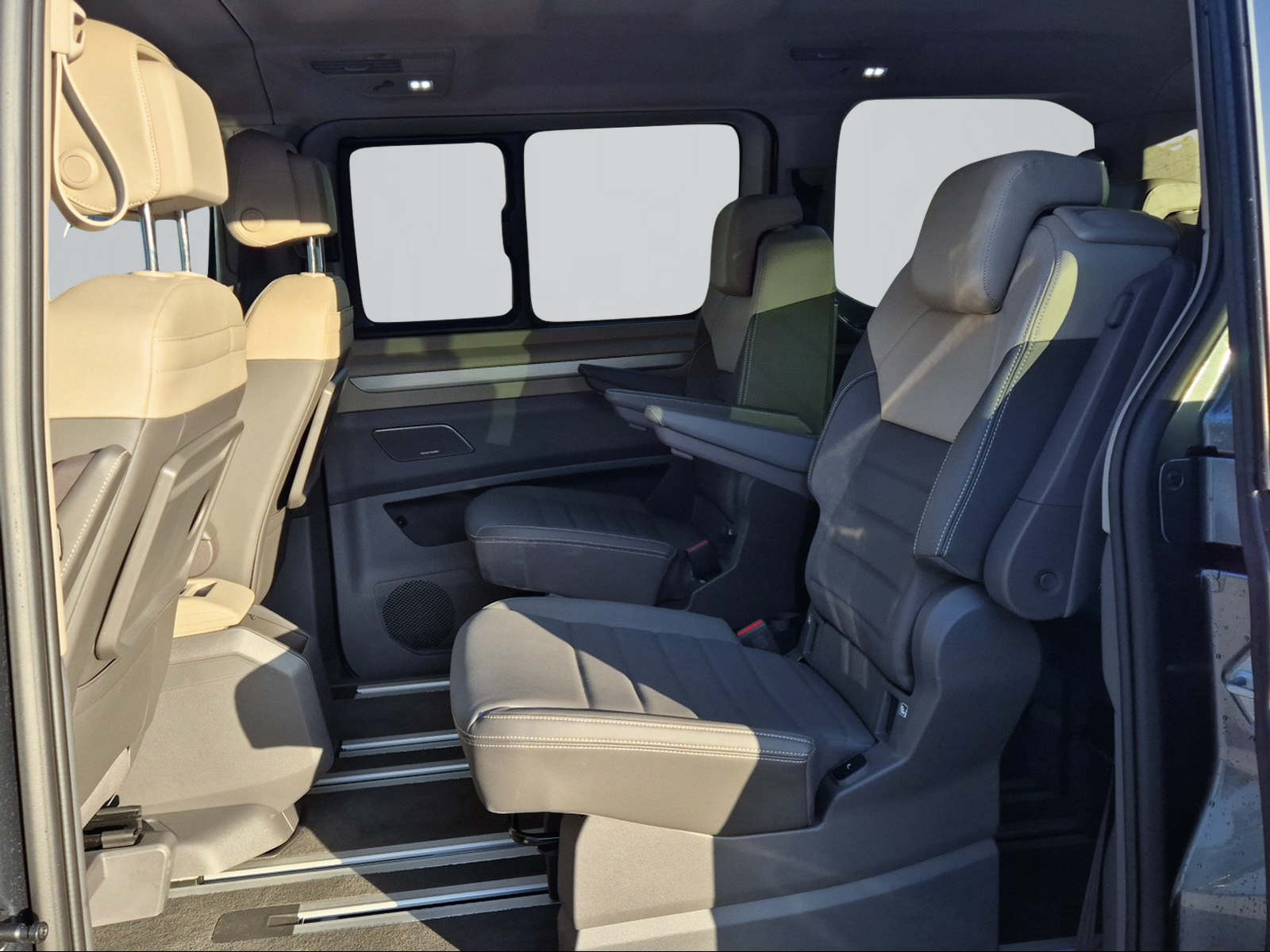 VW Multivan 2.0 TSI Style Liberty DSG-image-13