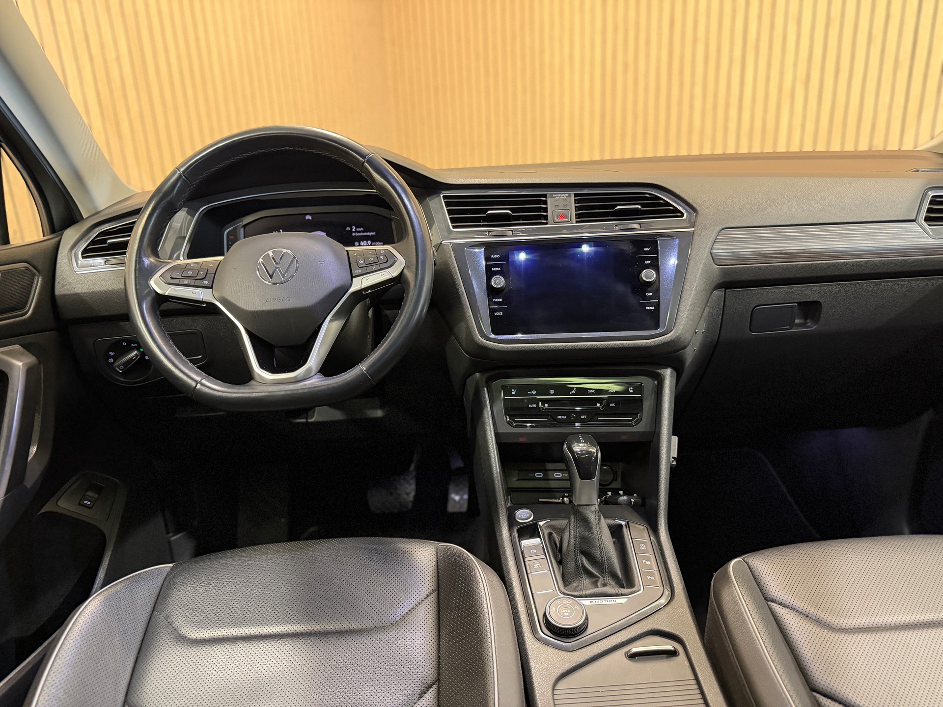 VW Tiguan Allspace 2.0 TDI SCR Elegance 4Motion DSG-image-4