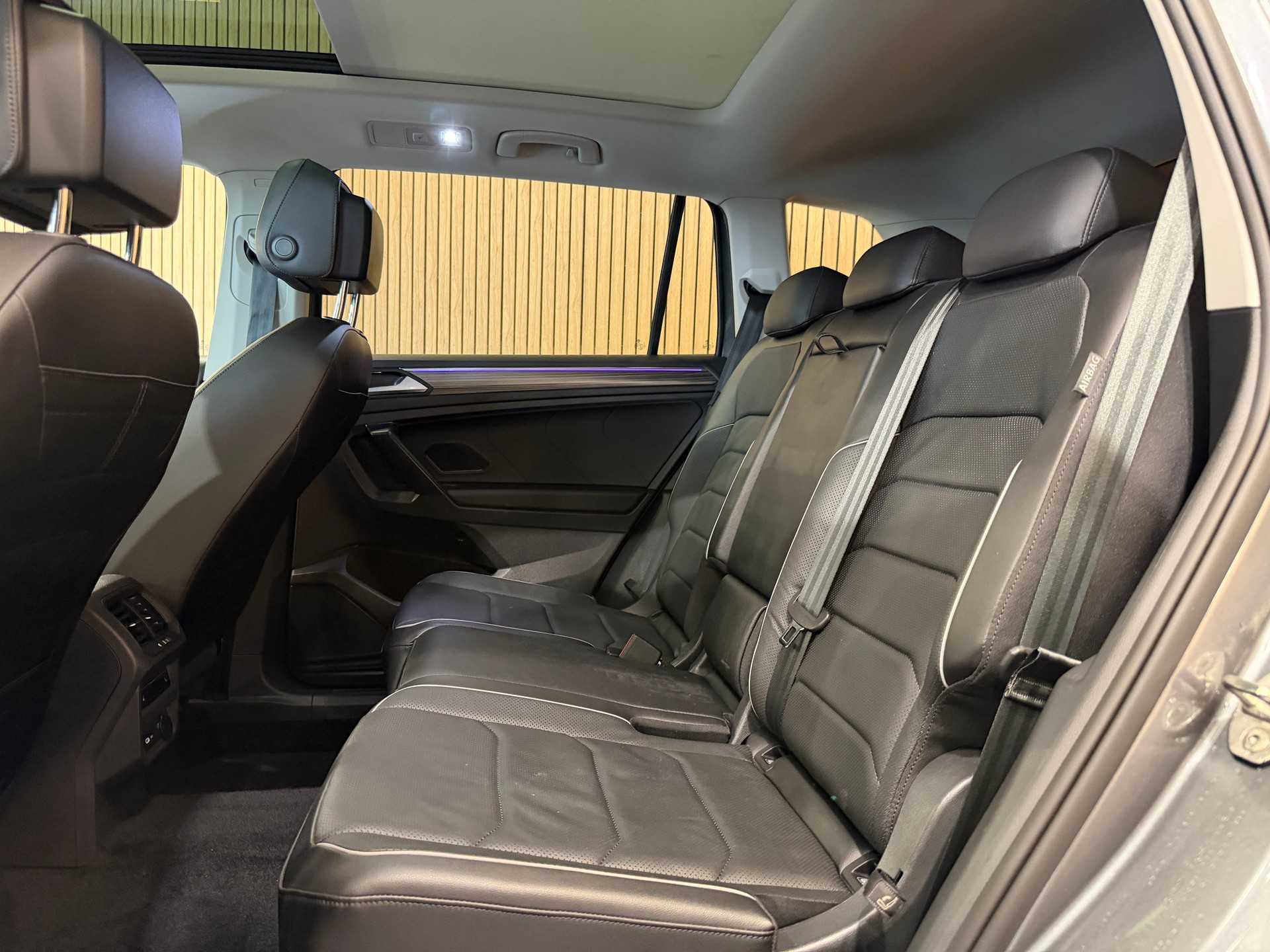 VW Tiguan Allspace 2.0 TDI SCR Elegance 4Motion DSG-image-16