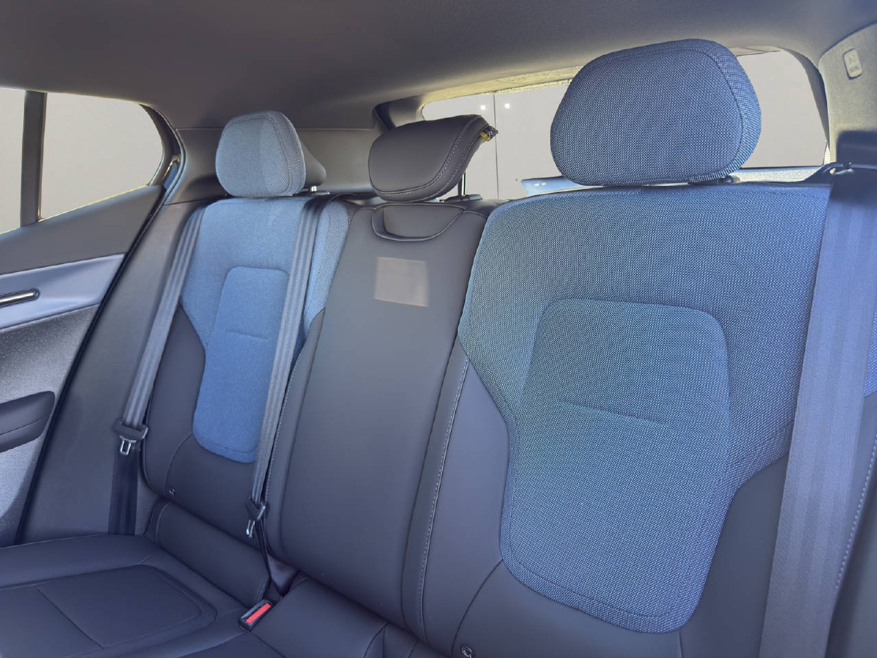 VOLVO EX30 E40 Core XCITE-image-10