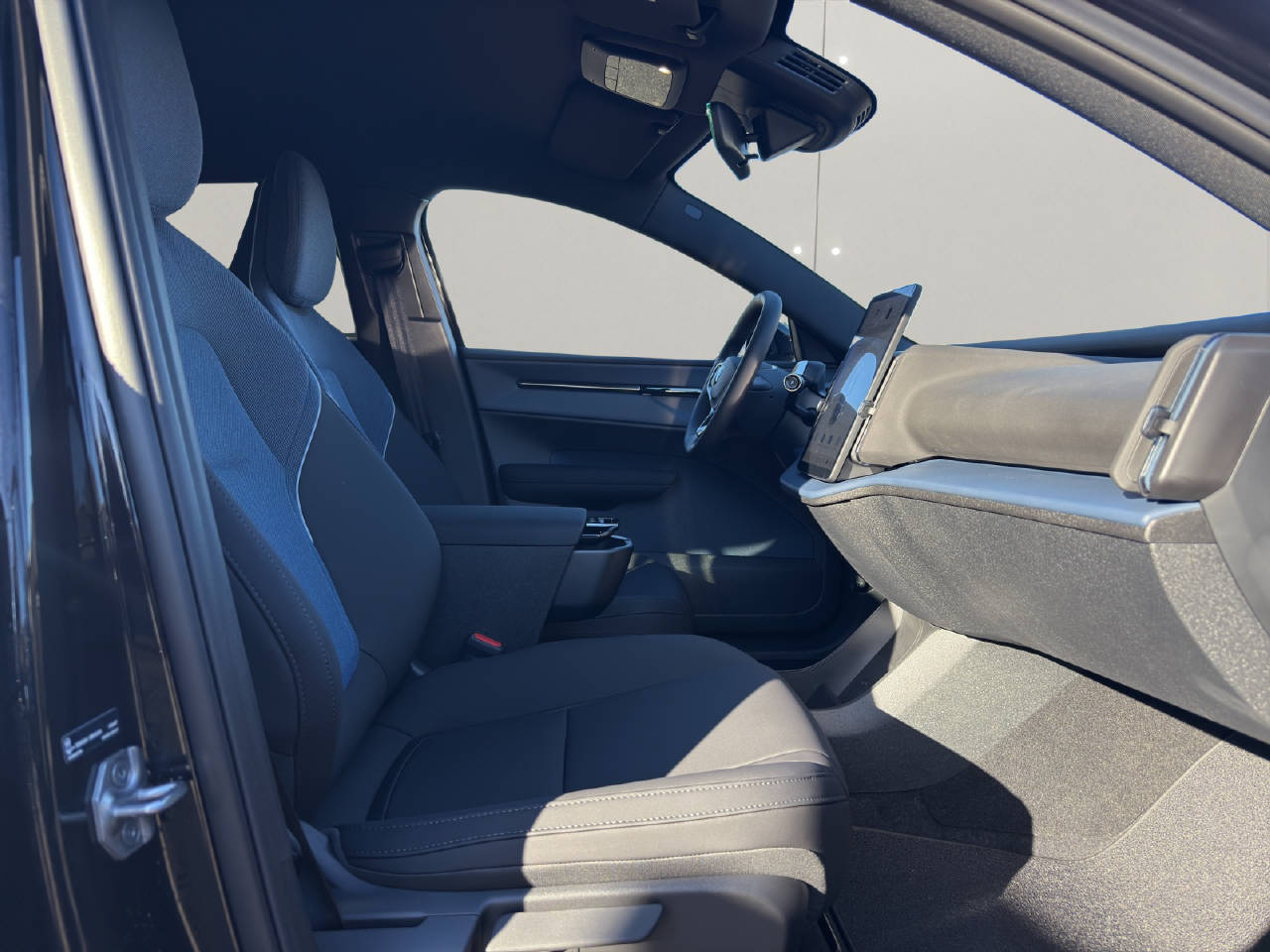 VOLVO EX30 E40 Core XCITE-image-11