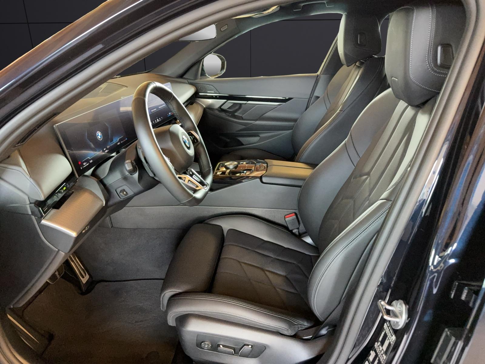 BMW 520d xDrive Touring M Sport-image-11