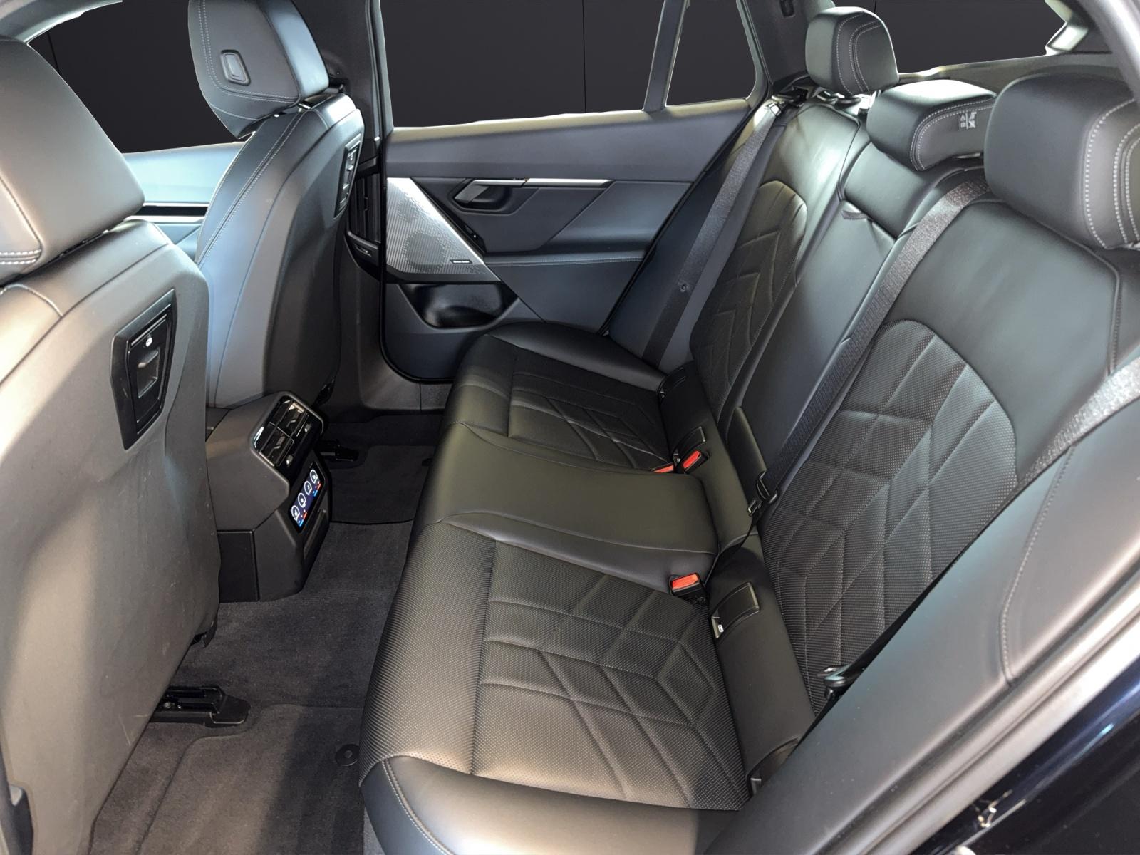 BMW 520d xDrive Touring M Sport-image-12