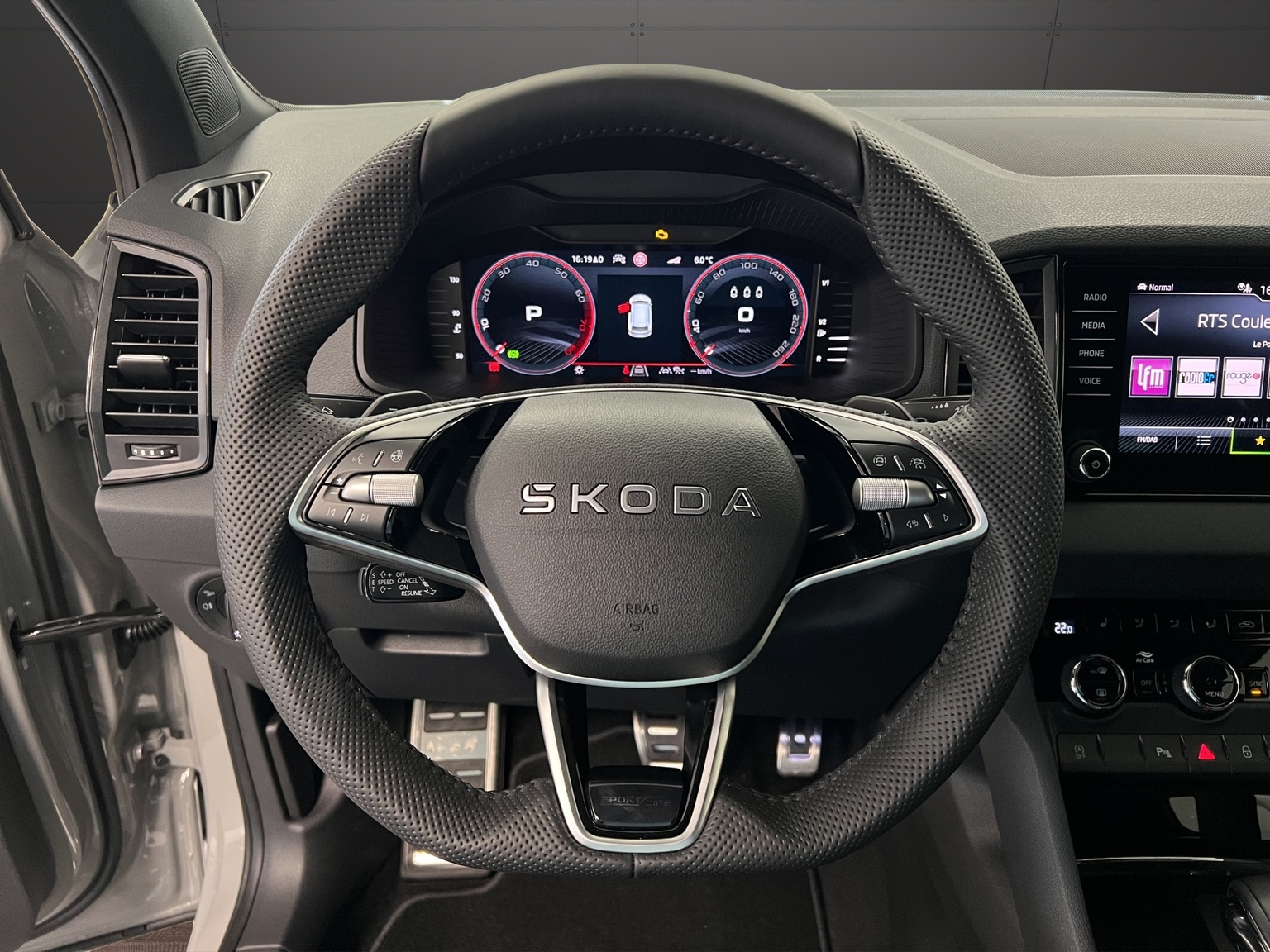SKODA Karoq 2.0 TSI SportLine 4x4 DSG-image-6