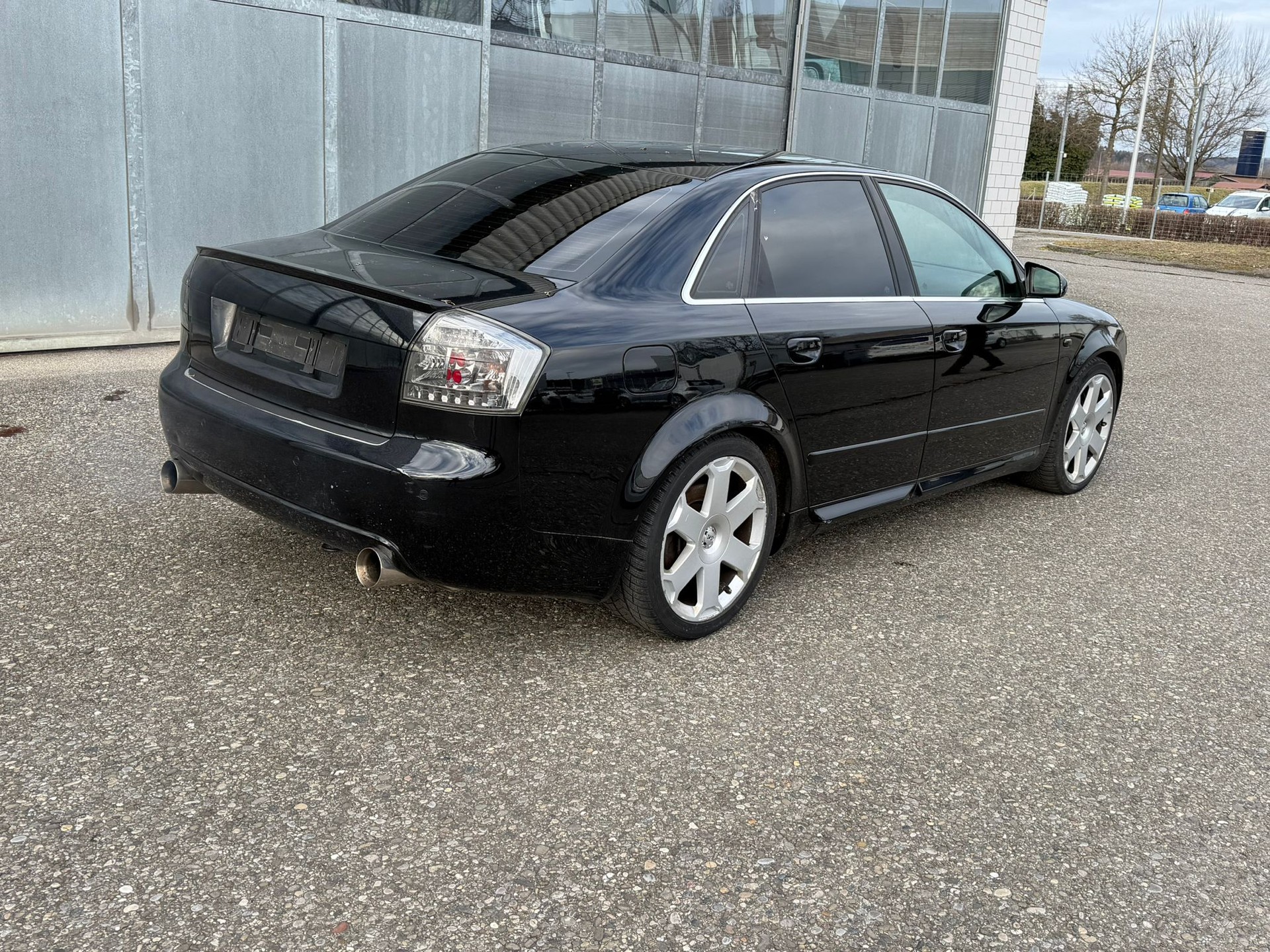 AUDI S4 4.2 V8 quattro-image-3
