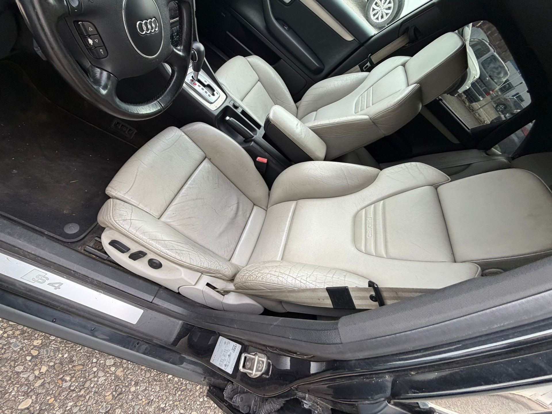 AUDI S4 4.2 V8 quattro-image-6