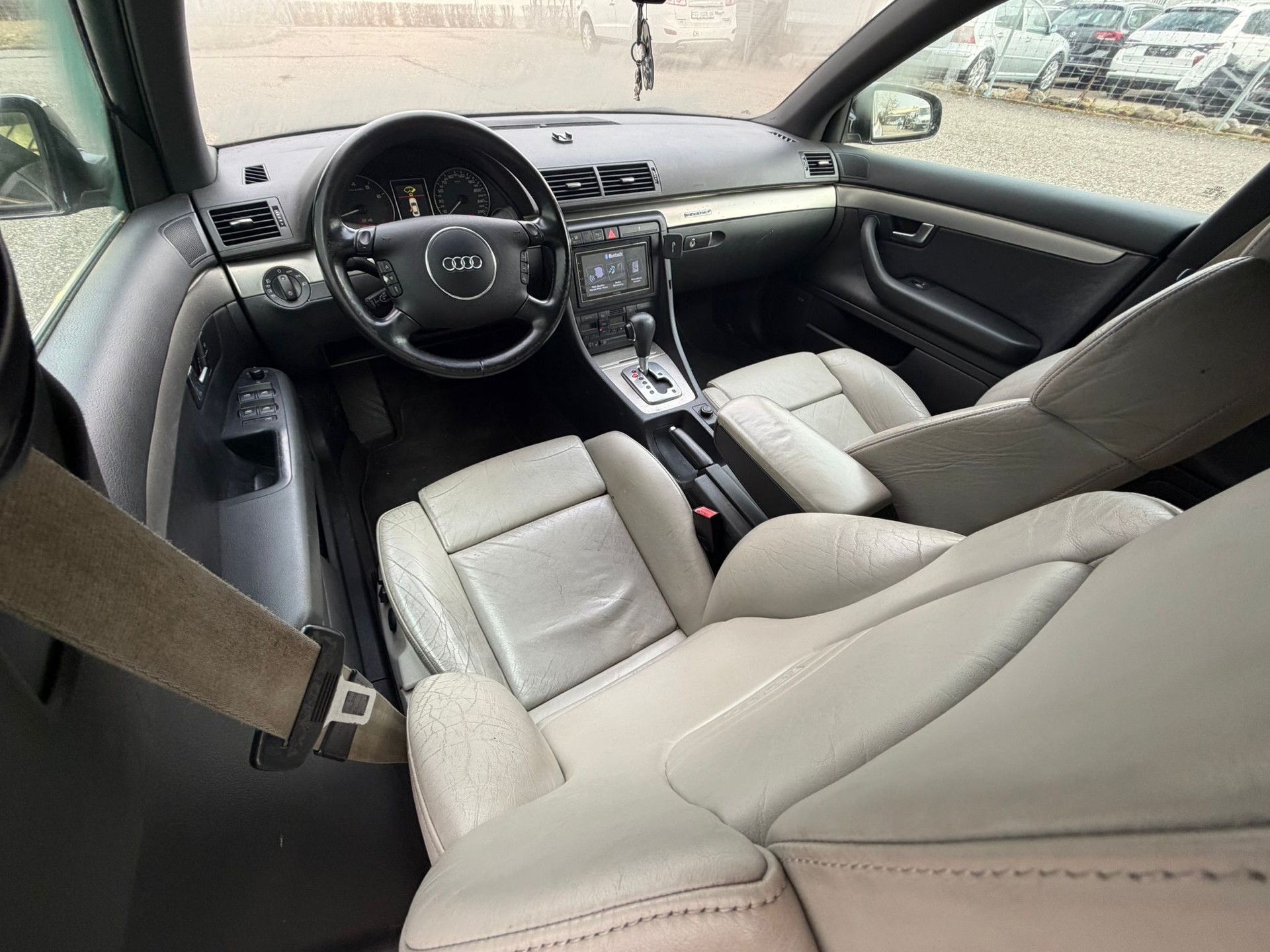 AUDI S4 4.2 V8 quattro-image-7