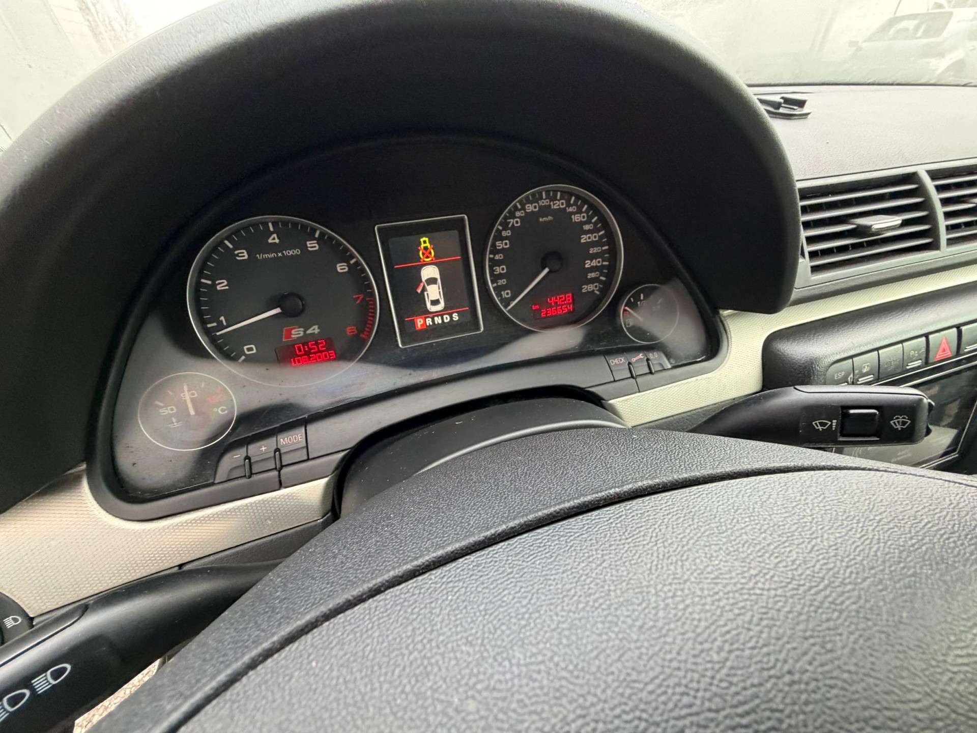 AUDI S4 4.2 V8 quattro-image-9