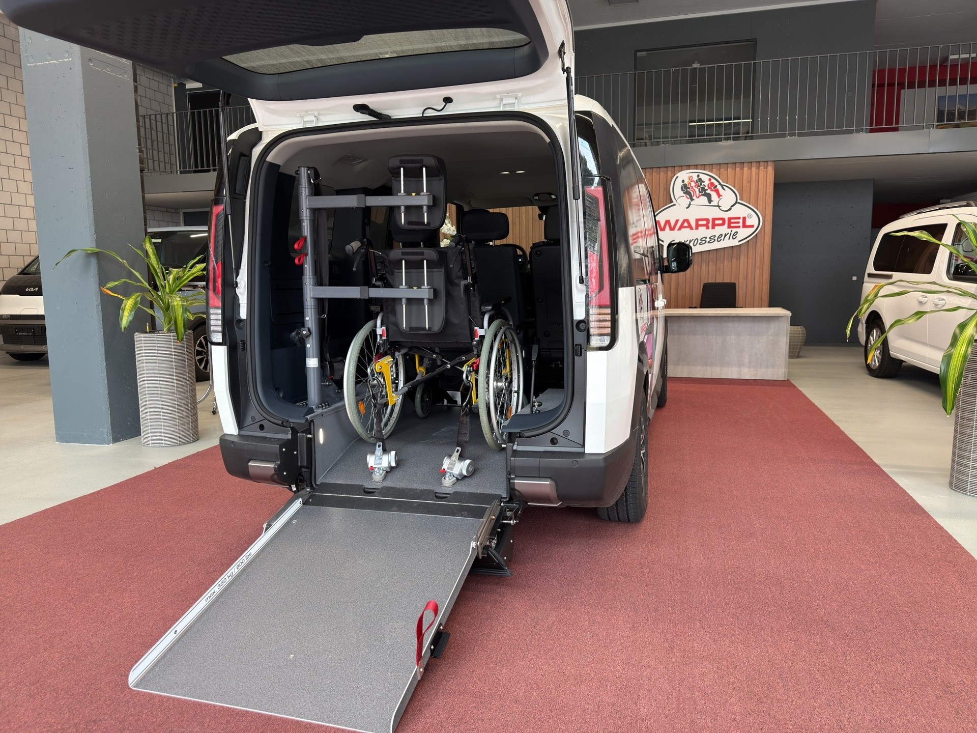 KIA PV5 Passenger 71.2 kWh-showroom-element-2
