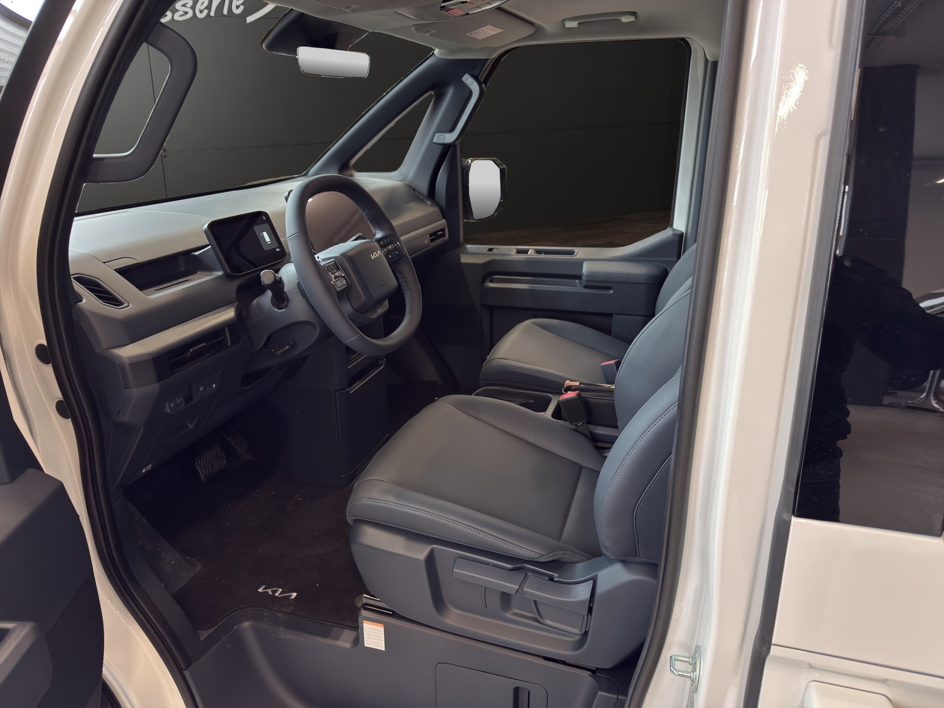 KIA PV5 Passenger 71.2 kWh-image-8
