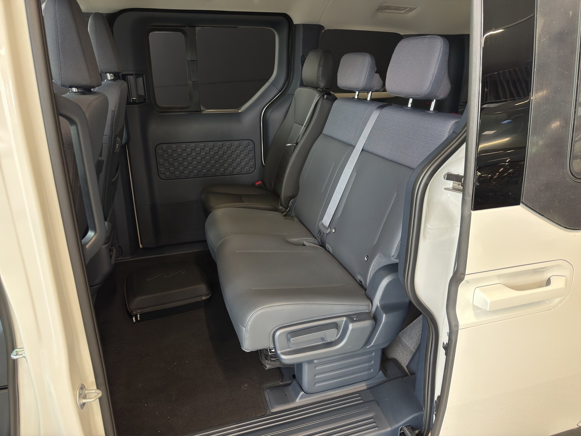 KIA PV5 Passenger 71.2 kWh-image-9