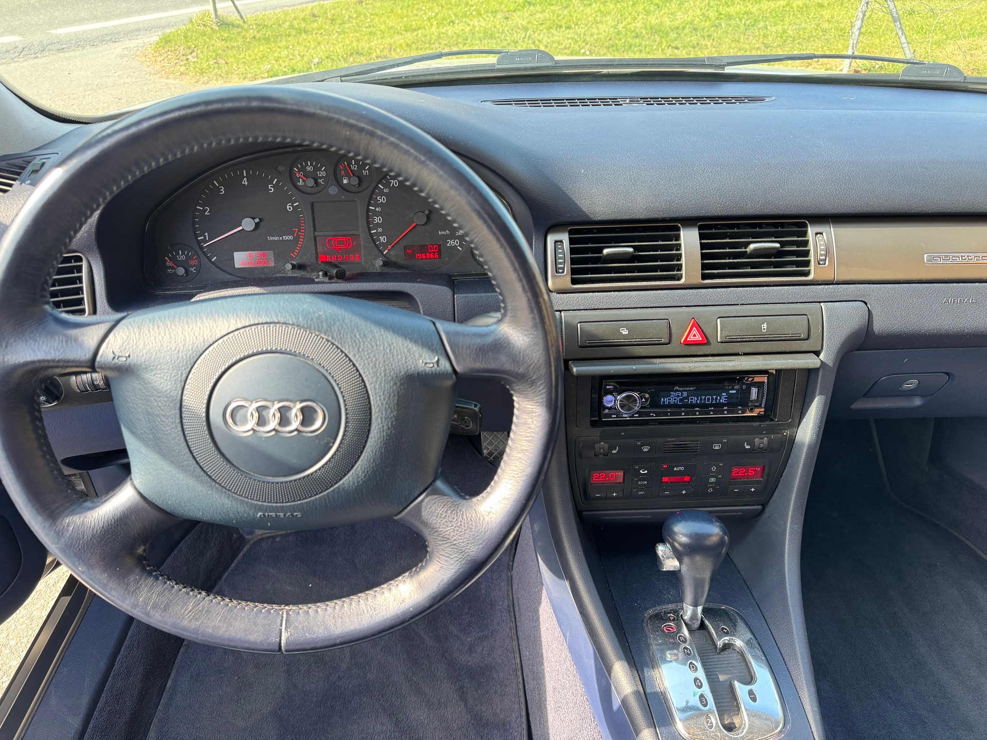 AUDI A6 Quattro-image-8