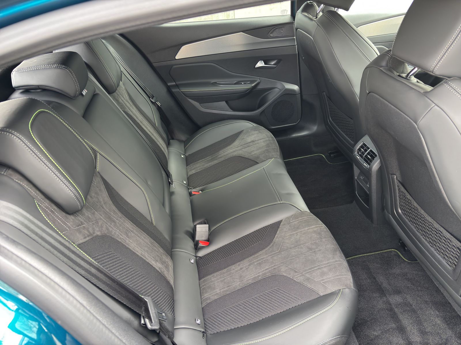 PEUGEOT 408 1.6 PHEV 180 GT-image-11