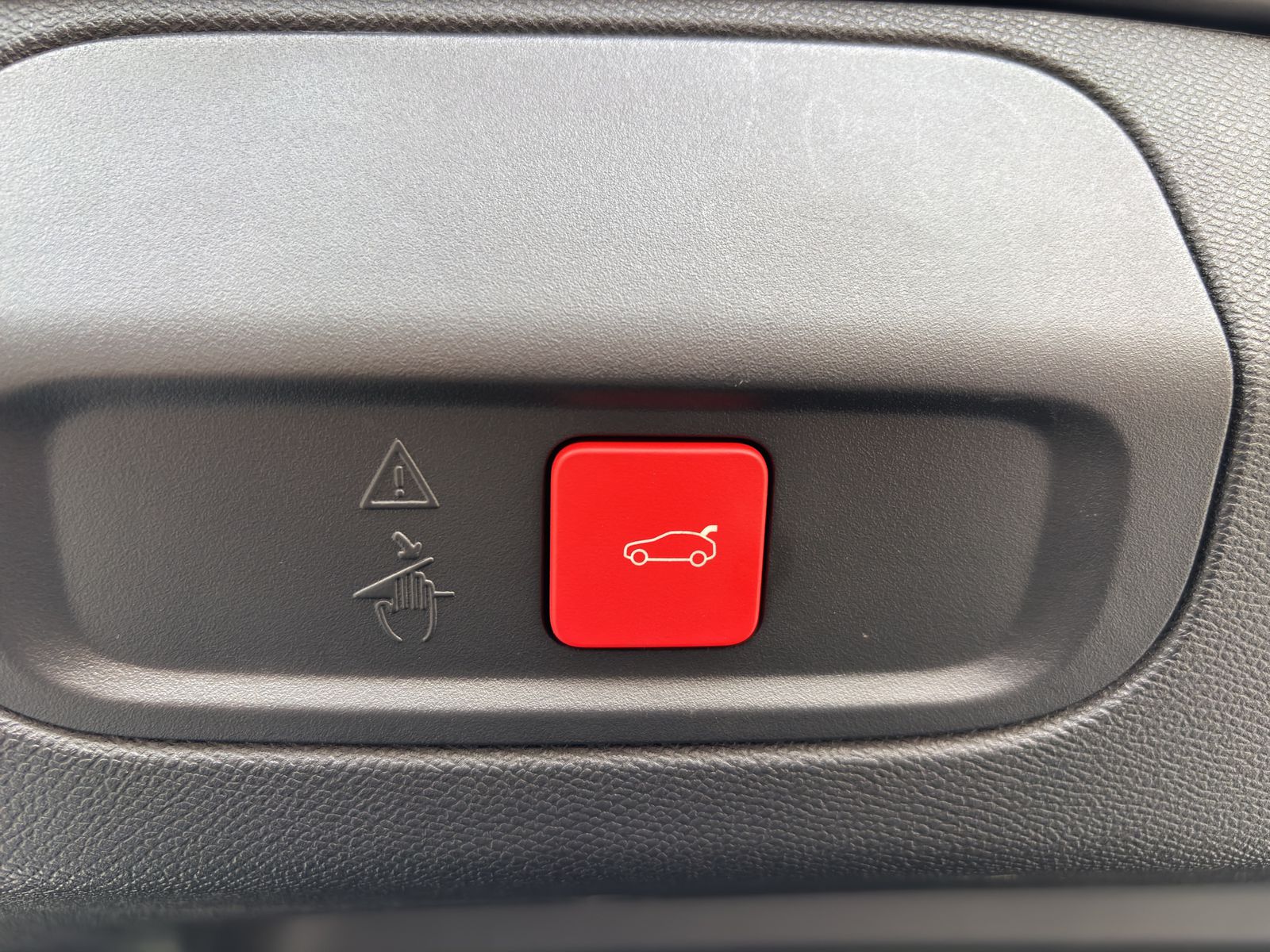 PEUGEOT 408 1.6 PHEV 180 GT-image-13