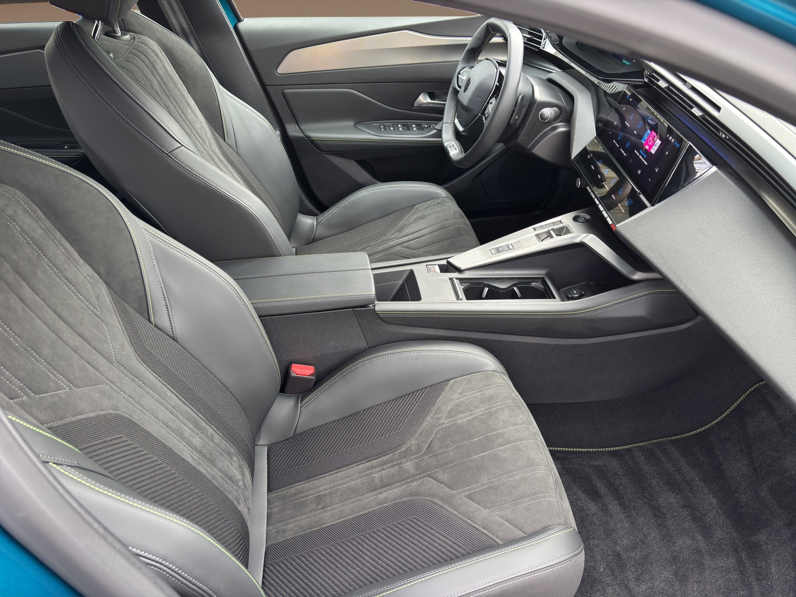 PEUGEOT 408 1.6 PHEV 180 GT-image-10