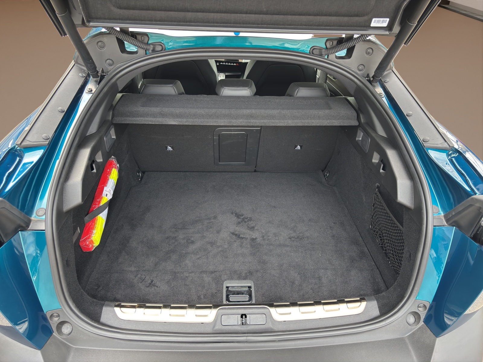 PEUGEOT 408 1.6 PHEV 180 GT-image-12