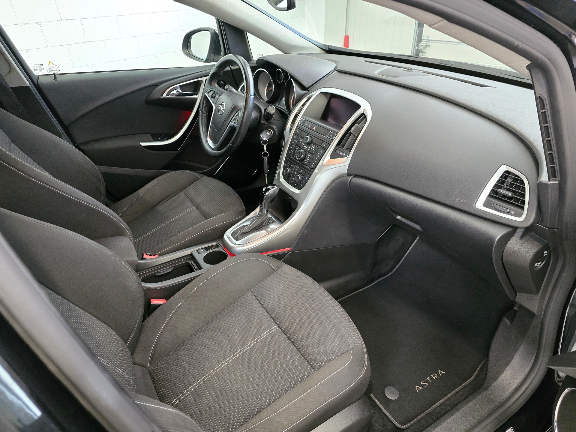 OPEL Astra 1.6i 16V Turbo Sport Automatic-image-13