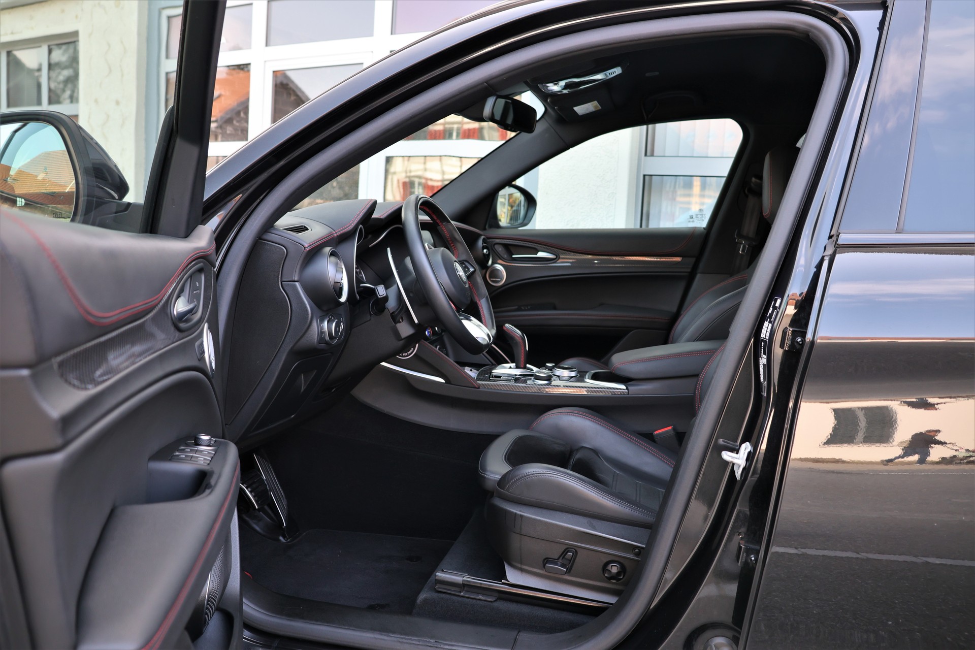ALFA ROMEO Stelvio 2.9 V6 Quadrifoglio Q4 Automatic (CH) "Akrapovic"-image-9