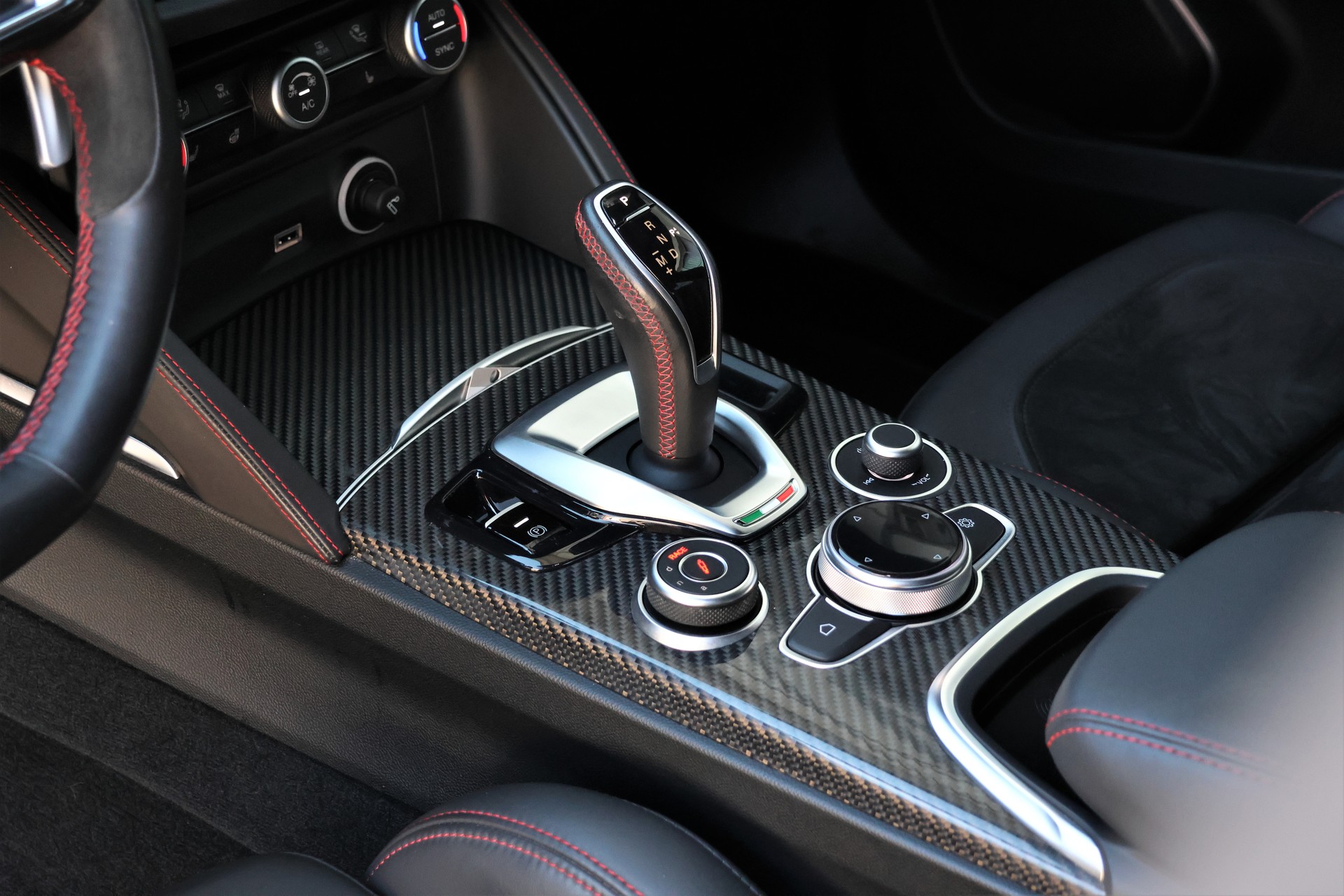 ALFA ROMEO Stelvio 2.9 V6 Quadrifoglio Q4 Automatic (CH) "Akrapovic"-image-11